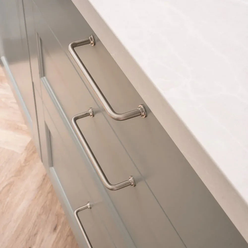 1353 | Greb i Rustfrit Stål Finish - 2025 model Beslag Design FINICC