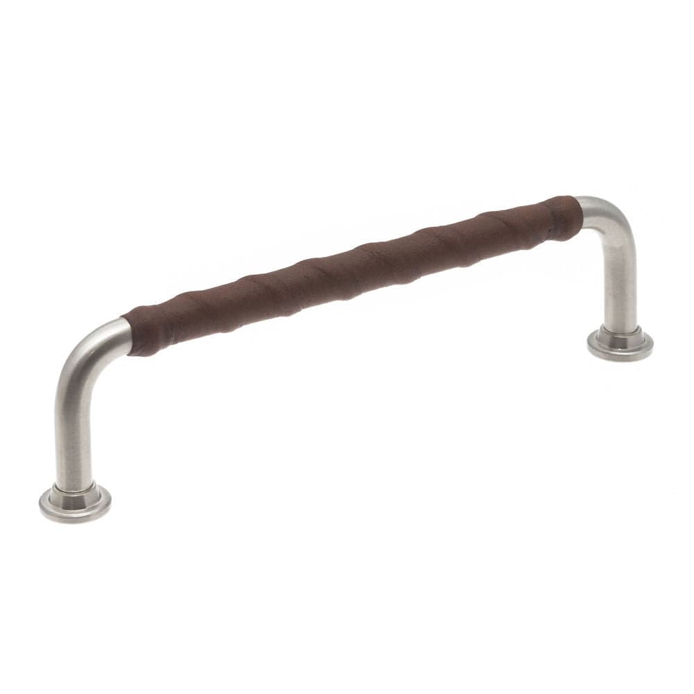 1353 Twist | Greb i Rustfrit Stål Finish med Brun Læder L 142 mm (C/C 128 mm) Et Al FINICC