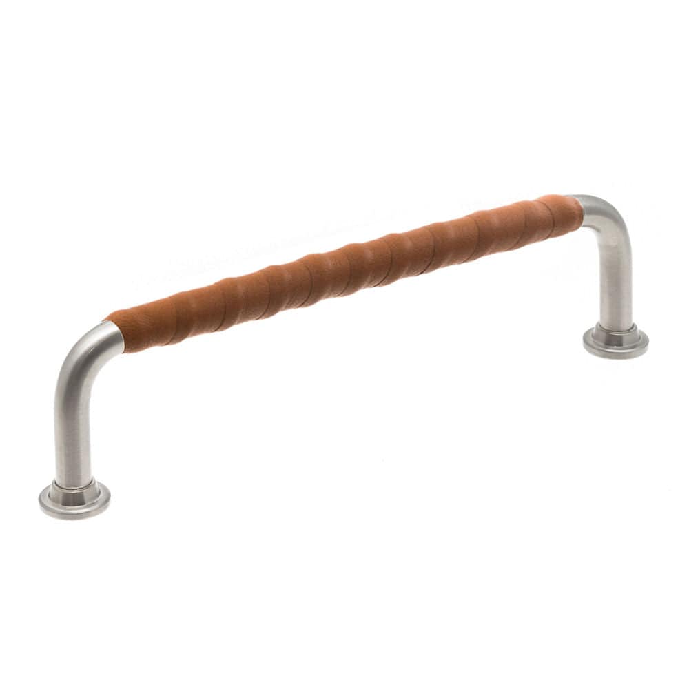 1353 Twist | Greb i Rustfrit Stål Finish med Cognac Læder L 142 mm (C/C 128 mm) Et Al FINICC