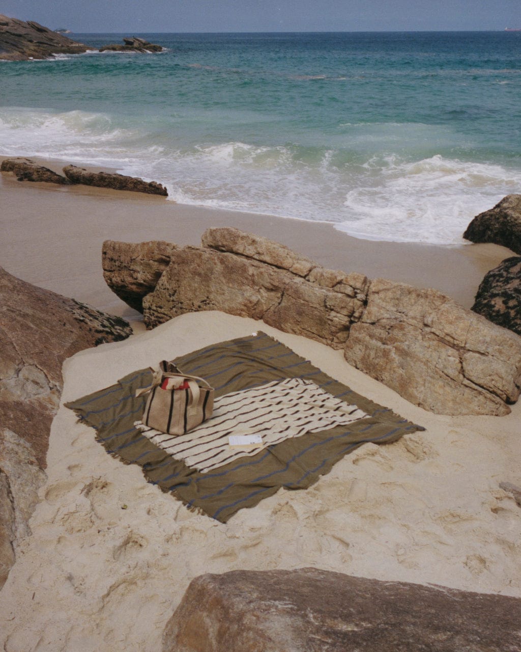 Alee | Håndklæde i Sand/Sort ferm LIVING FINICC