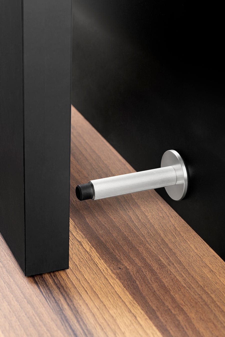 Arpa Wall | Dørstopper i Rustfrit Stål Finish Ø 50 mm x D 101 mm Viefe FINICC