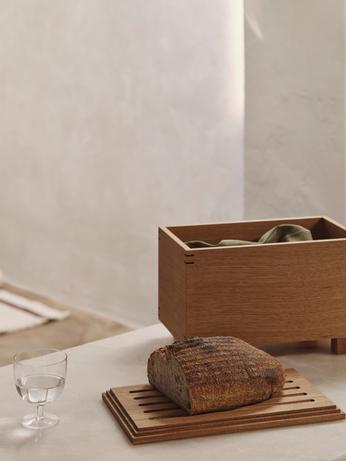 Bon Wooden Box | Brødkurv i Eg L 14 cm x B 35 cm ferm LIVING FL-1104270300 FINICC