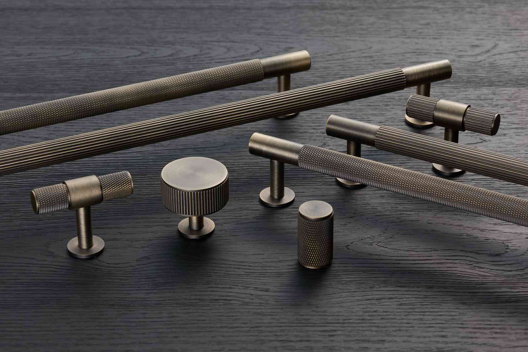 CB Cross T-Bar | Greb/Knop i Antik Messing L 50 mm x D 40 mm Carlisle Brass FTD701AB FINICC