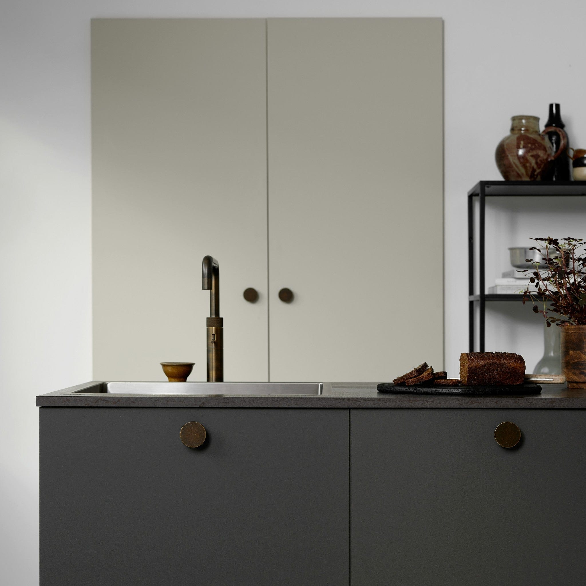 Circle | Knop i Mørkebrun Eg Ø 50 mm x D 24 mm Furnipart FINICC