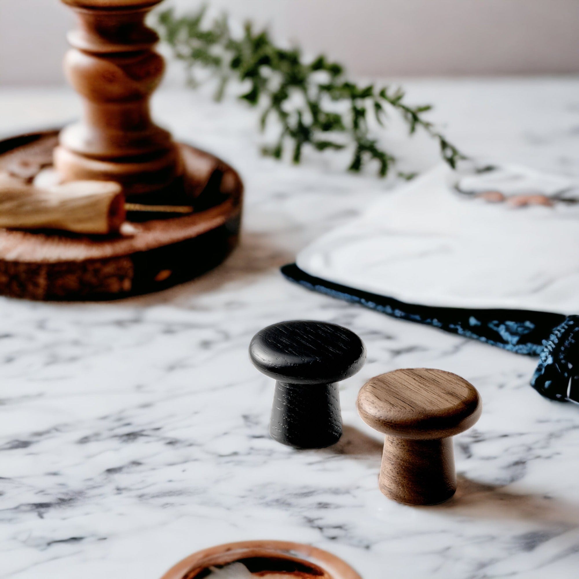 Classis | Knop/Knage i Lakeret Valnød Ø 22 mm x D 25 mm Vonsild FINICC
