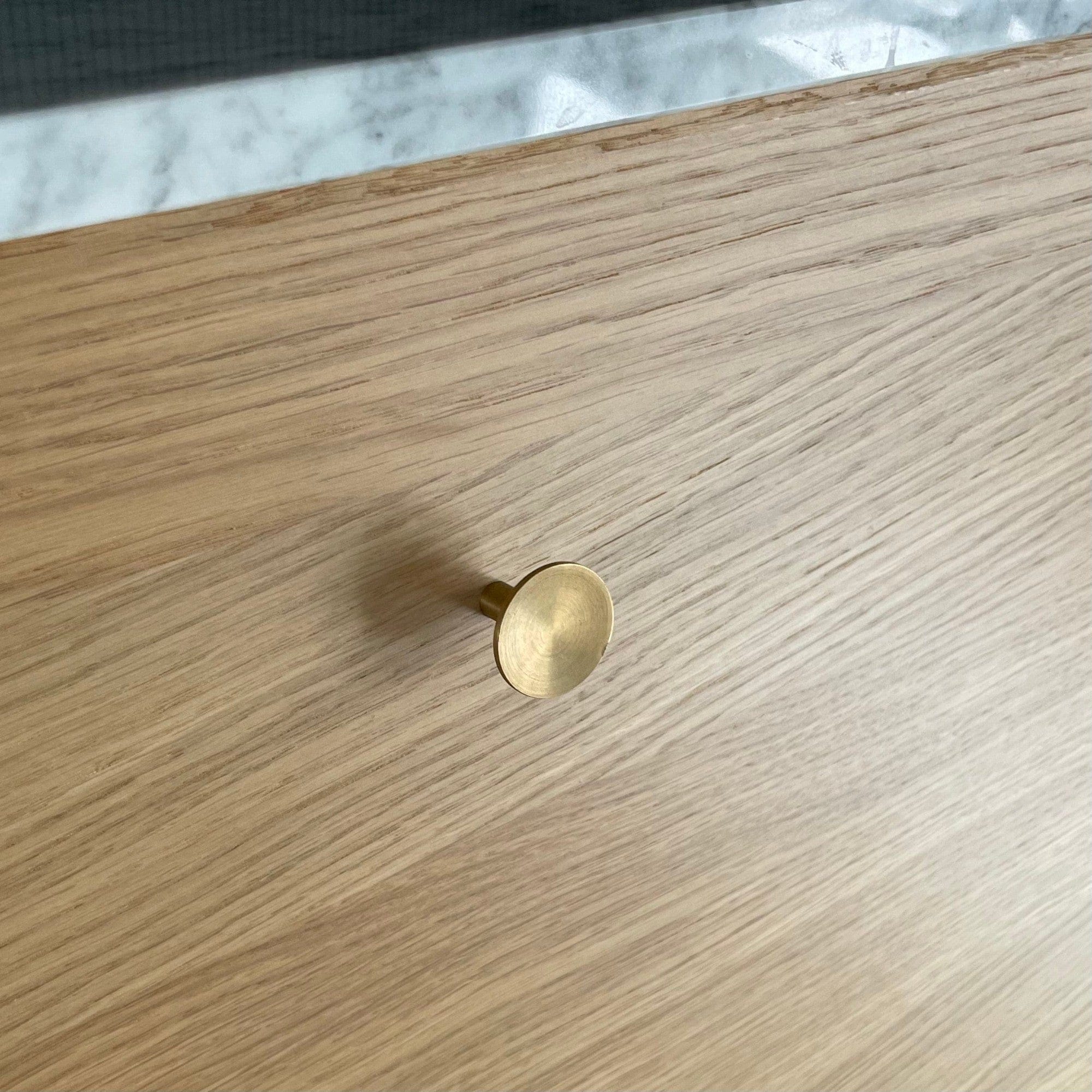 Deep | Knop i Børstet Messing uden Lak I-REFINE FINICC