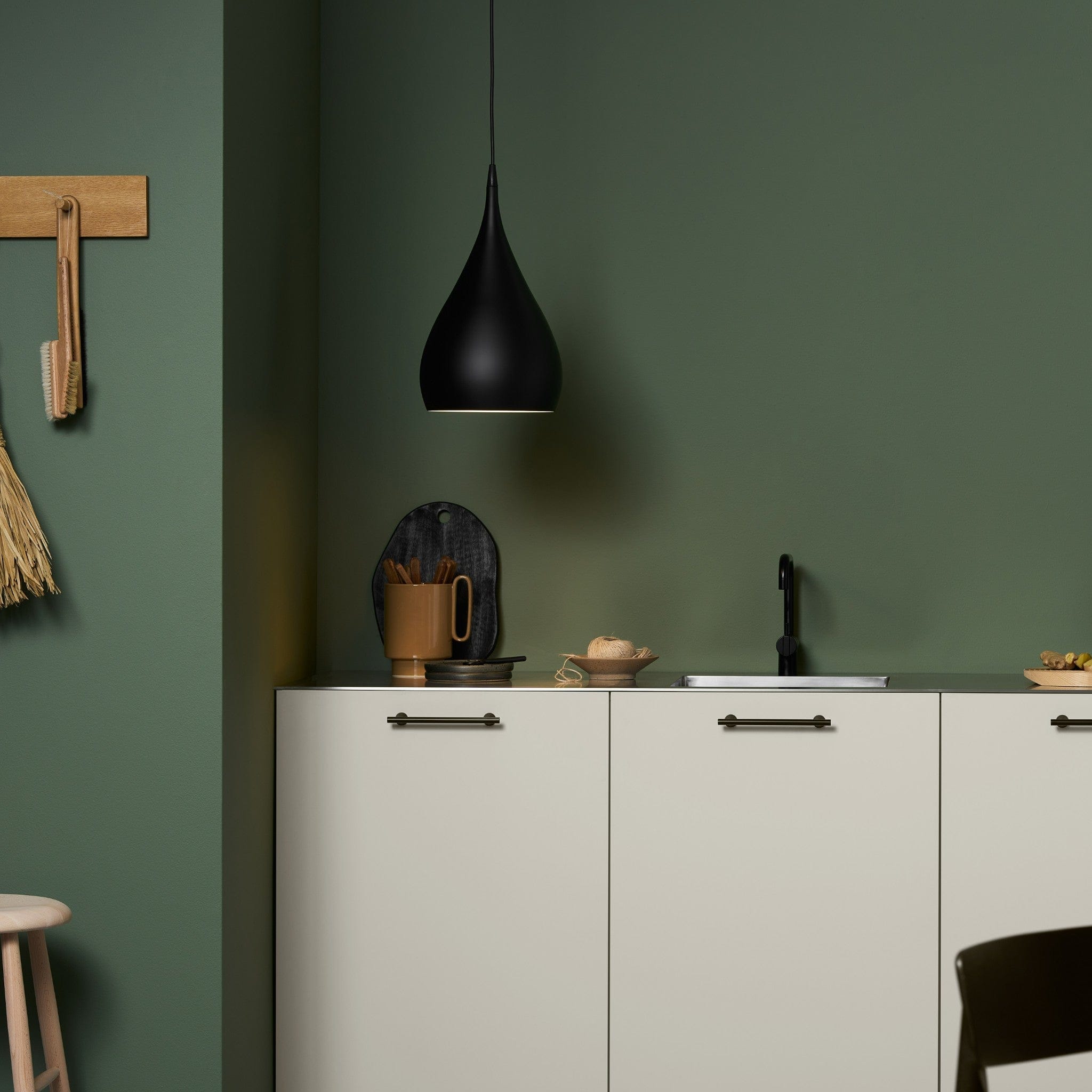 Delta | Greb i Mat Sort L 204 mm (C/C 160 mm) Furnipart FINICC