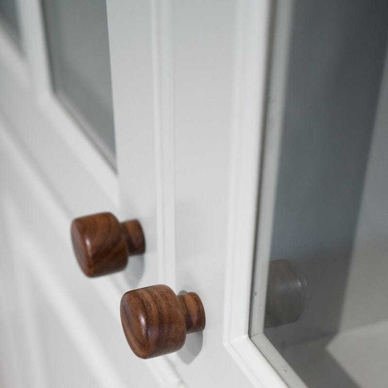 Esther | Knop i Lakeret Valnød Ø 28 mm x D 30 mm Beslag Design 339365-11 FINICC