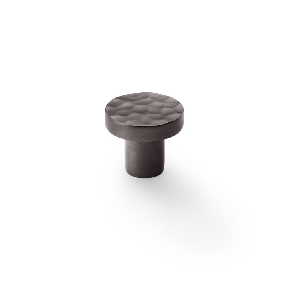 Hanover Hammered | Knop i Dark Bronze Ø 30 mm x D 26 mm Alexander & Wilks AW820-30-DBZ FINICC