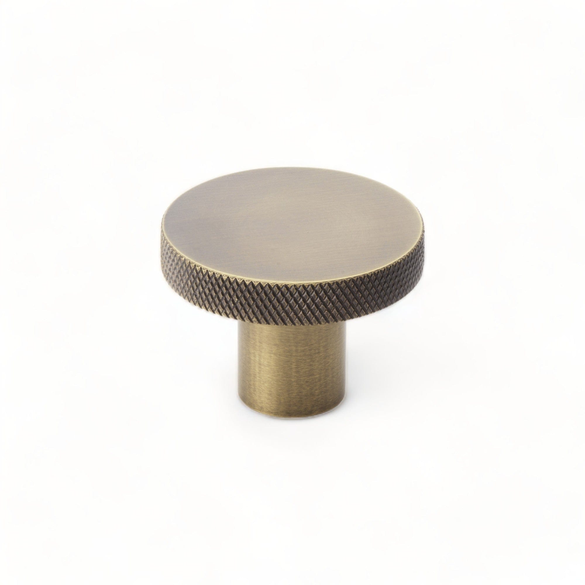 Hanover Knurled | Knop i Antik Messing Ø 38 mm x D 26 mm Alexander & Wilks AW802-38-AB FINICC