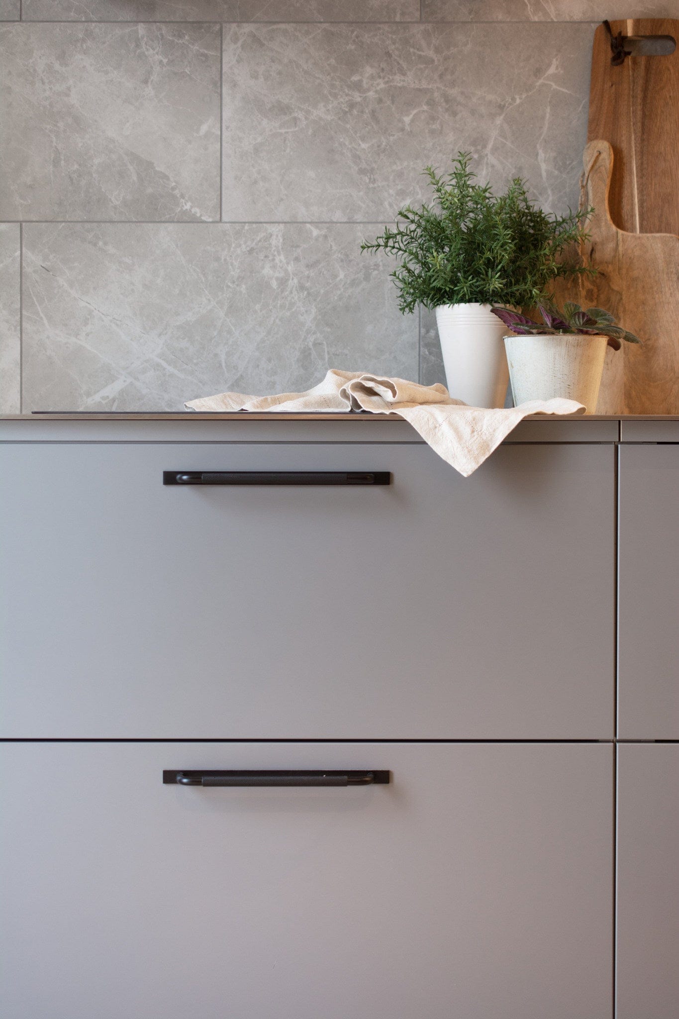 Helix Cross | Greb i Mat Sort - med bagplade Beslag Design FINICC