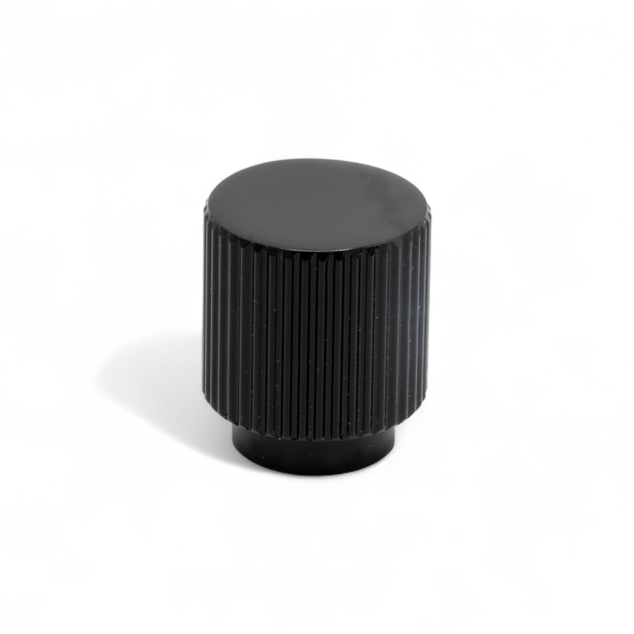 Helix Stripe | Knop i Mat Sort Ø 26 mm x D 30 mm Beslag Design 309221-11 FINICC