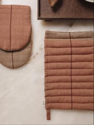 Ito - Set of 2 | Grydelapper i Hazel L 24 cm x B 16 cm ferm LIVING FL-1104270142 FINICC