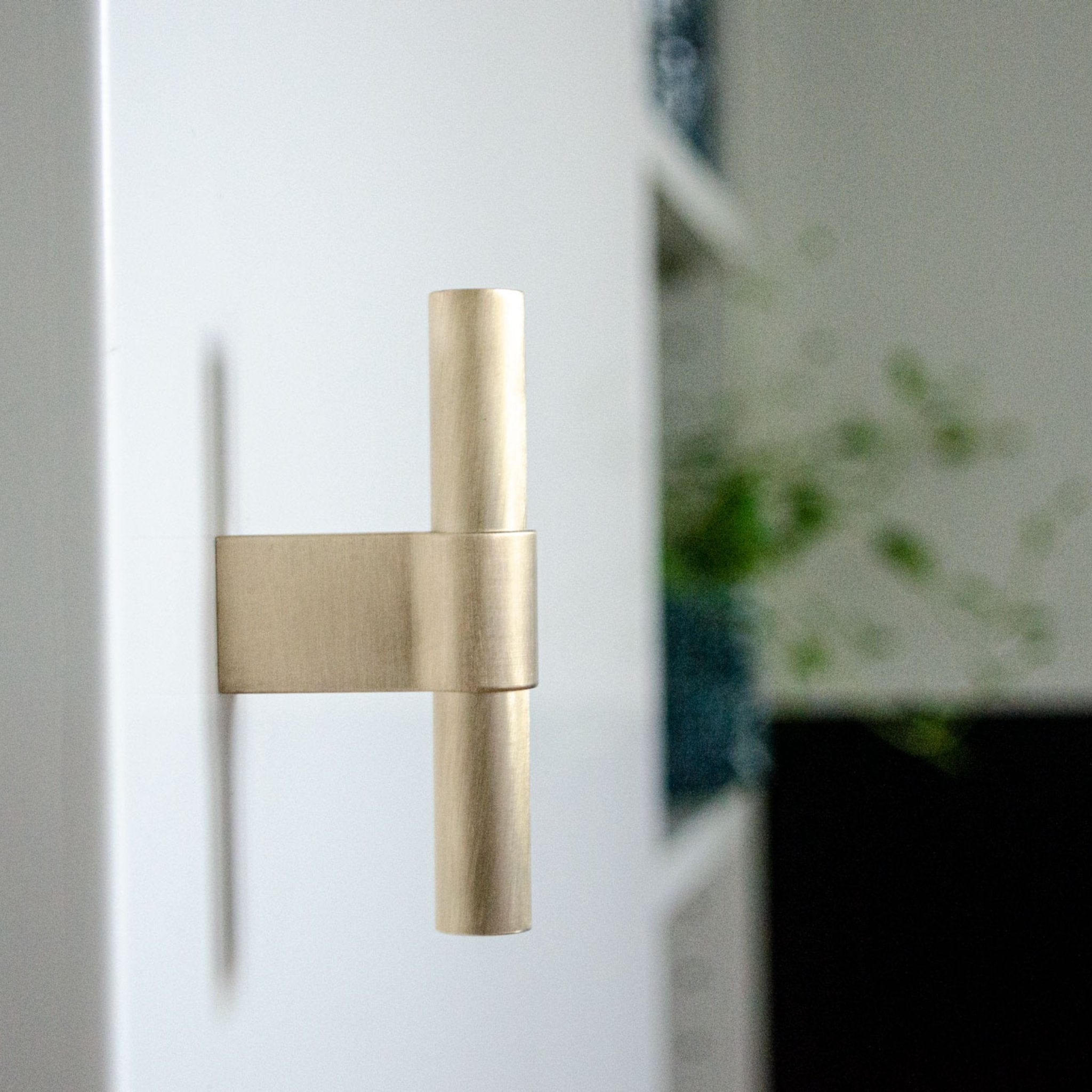 Line Big T-Bar | Greb/Knop i Børstet Messing uden Lak L 80 mm (C/C 12 mm) BB Sweden BB-KN29MB FINICC