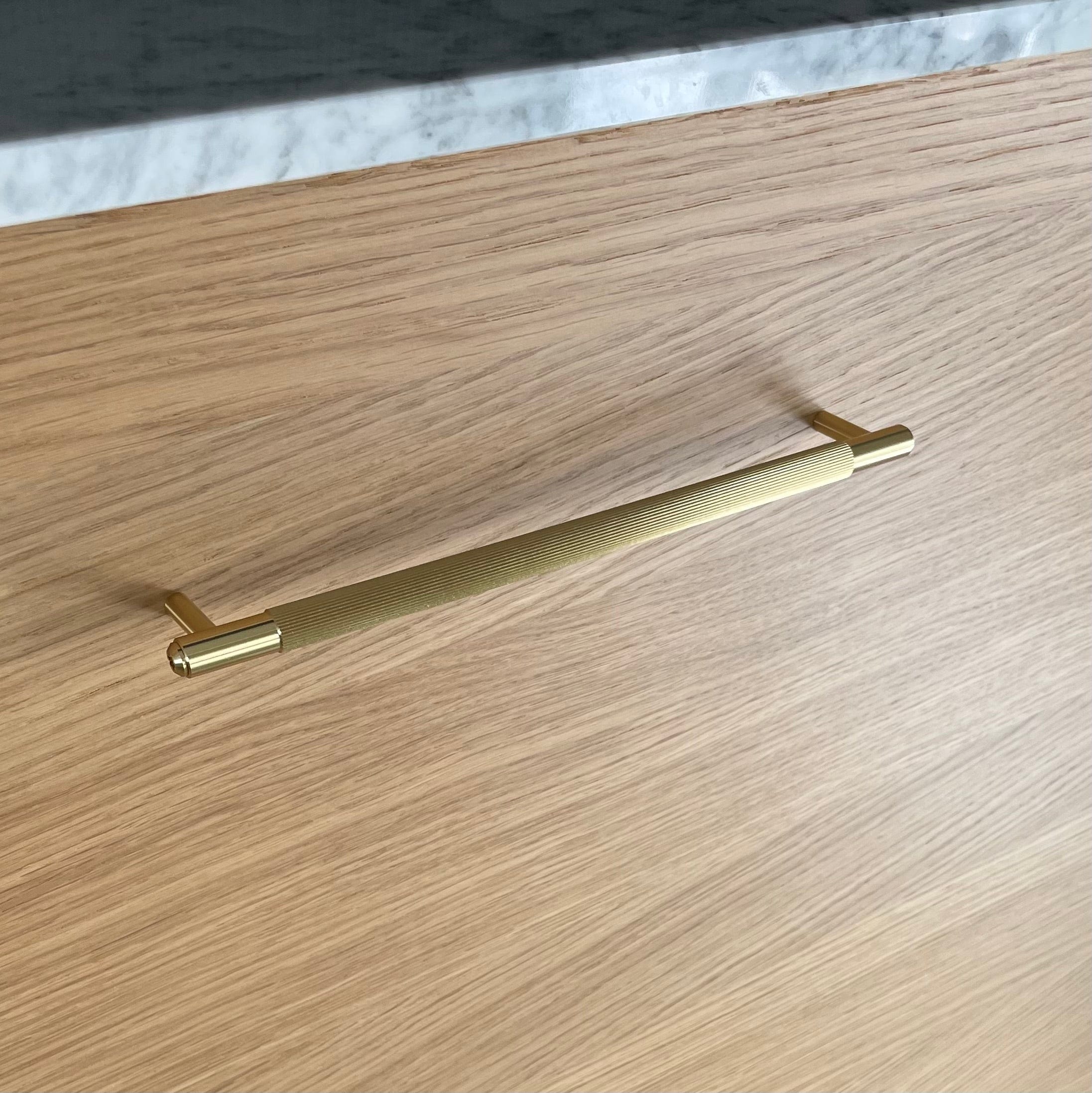 Linear | Greb i Messing med Lak Buster + Punch FINICC