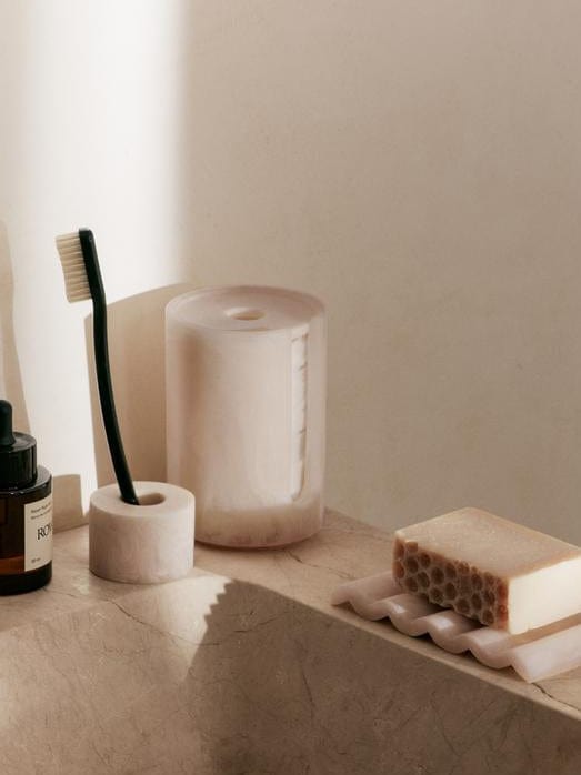 Mist | Tandbørsteholder i Pearl L 49 mm x D 40 mm ferm LIVING FL-1104271135 FINICC