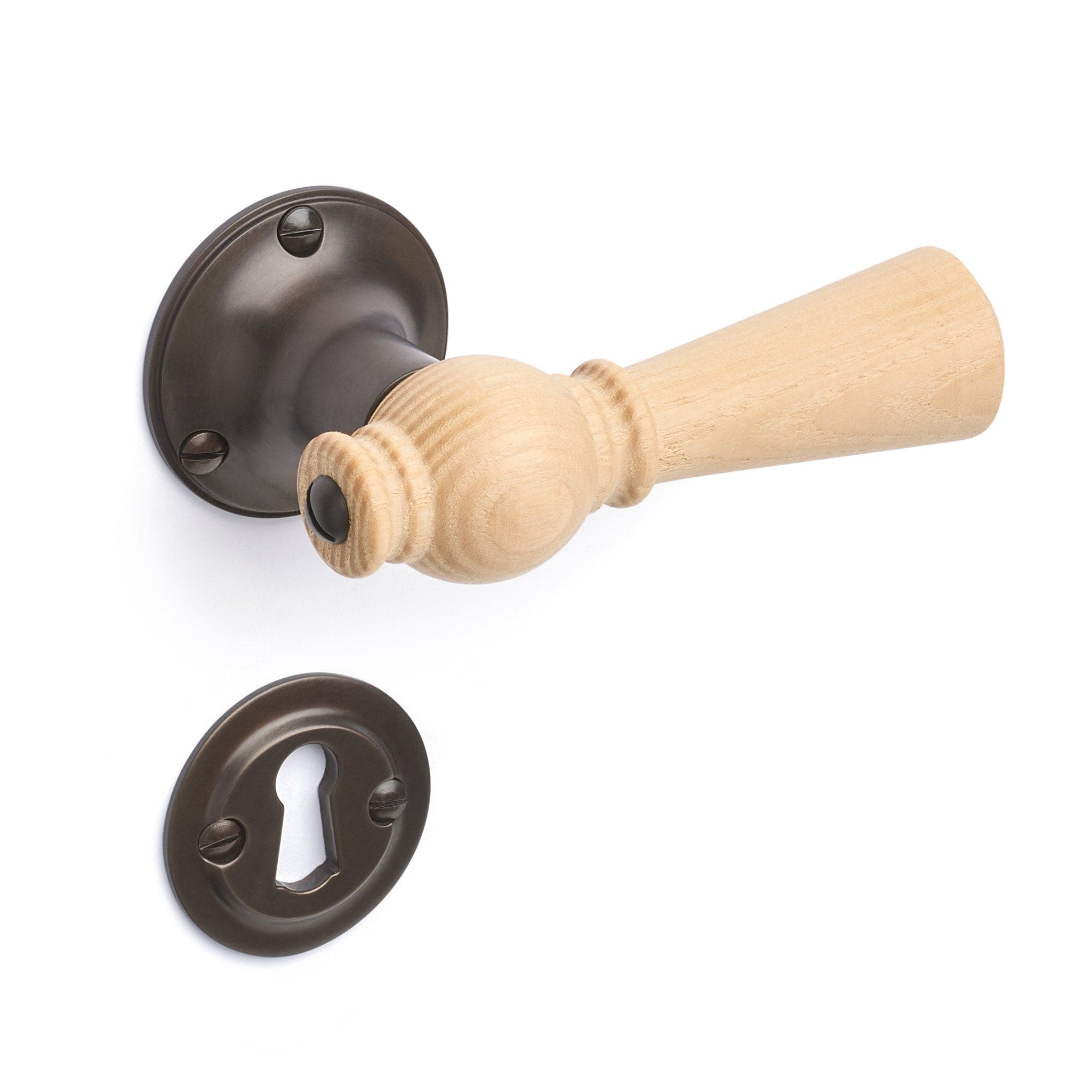 Østerbro | Dørhåndtag i Asketræ med klassiske rosetter og nøgleskilte i Bruneret Messing L 111 mm (C/C 30 mm) Sibes ØB-AS-1770-BB FINICC