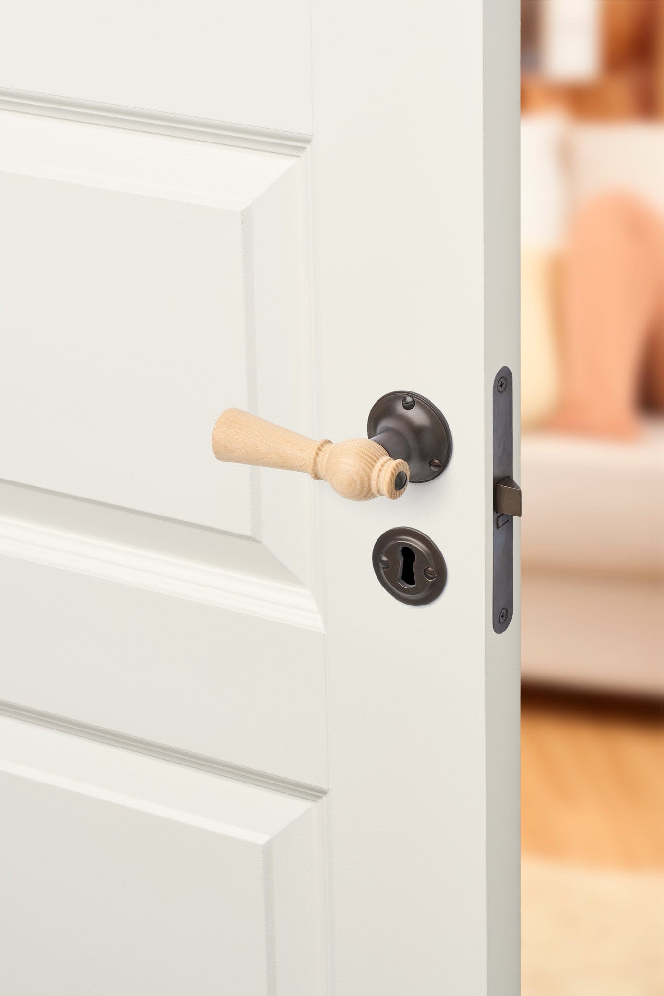 Østerbro | Dørhåndtag i Asketræ med klassiske rosetter og nøgleskilte i Bruneret Messing L 111 mm (C/C 30 mm) Sibes ØB-AS-1770-BB FINICC