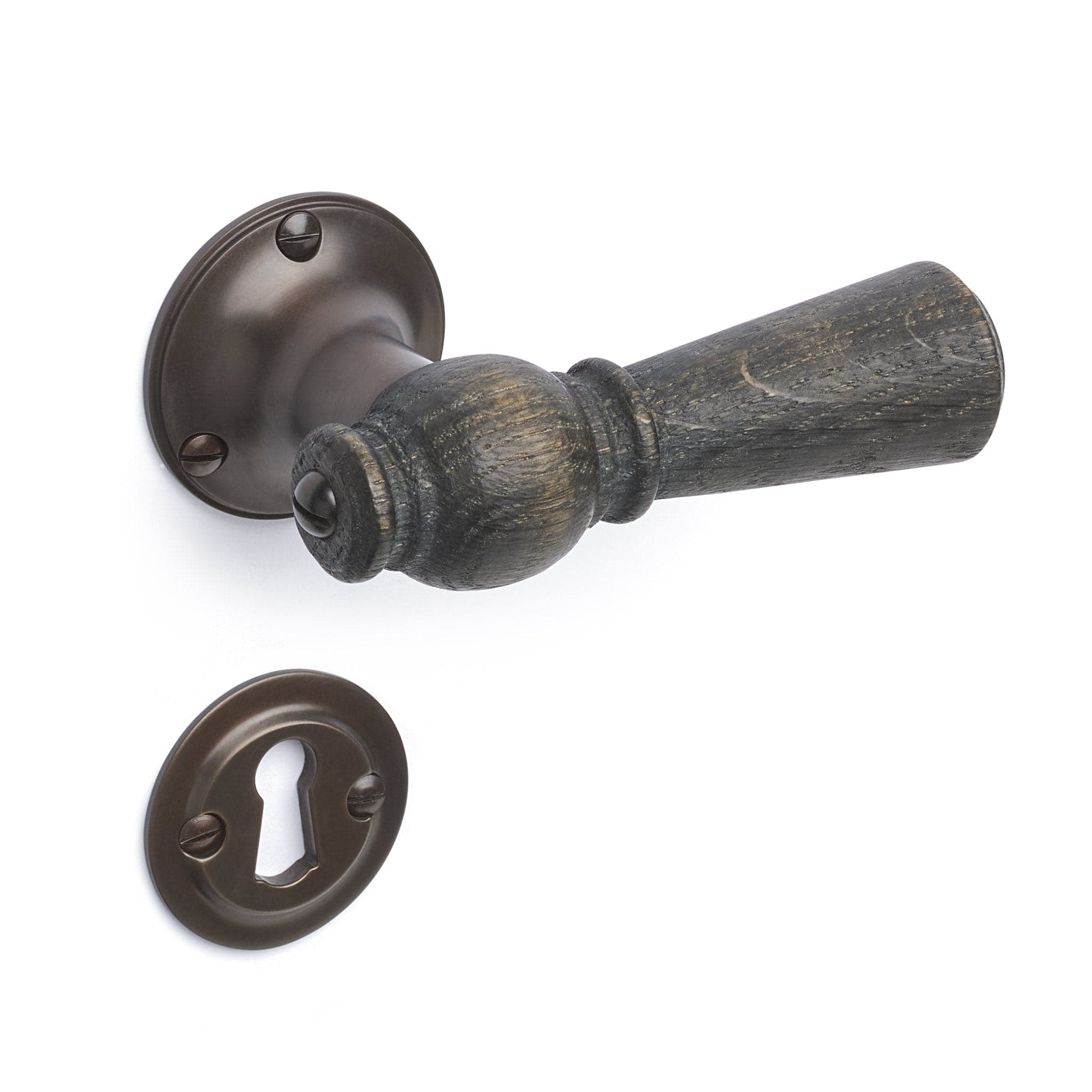 Østerbro | Dørhåndtag i Røget Eg med klassiske rosetter og nøgleskilte i Bruneret Messing L 111 mm (C/C 30 mm) Sibes ØB-ER-1770-BB FINICC