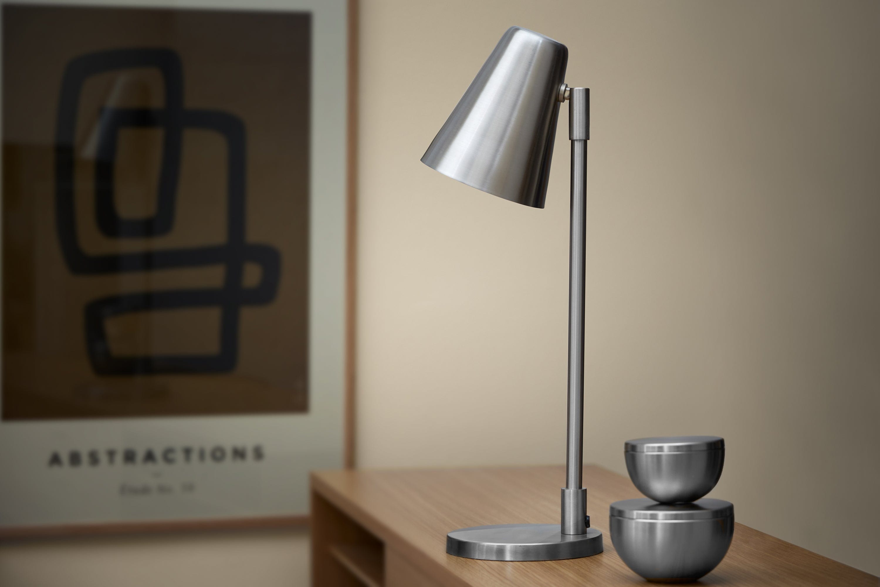 Ramo | Bordlampe i Mat Stål Ø 12 cm x H 45 cm H. Skjalm P. FINICC