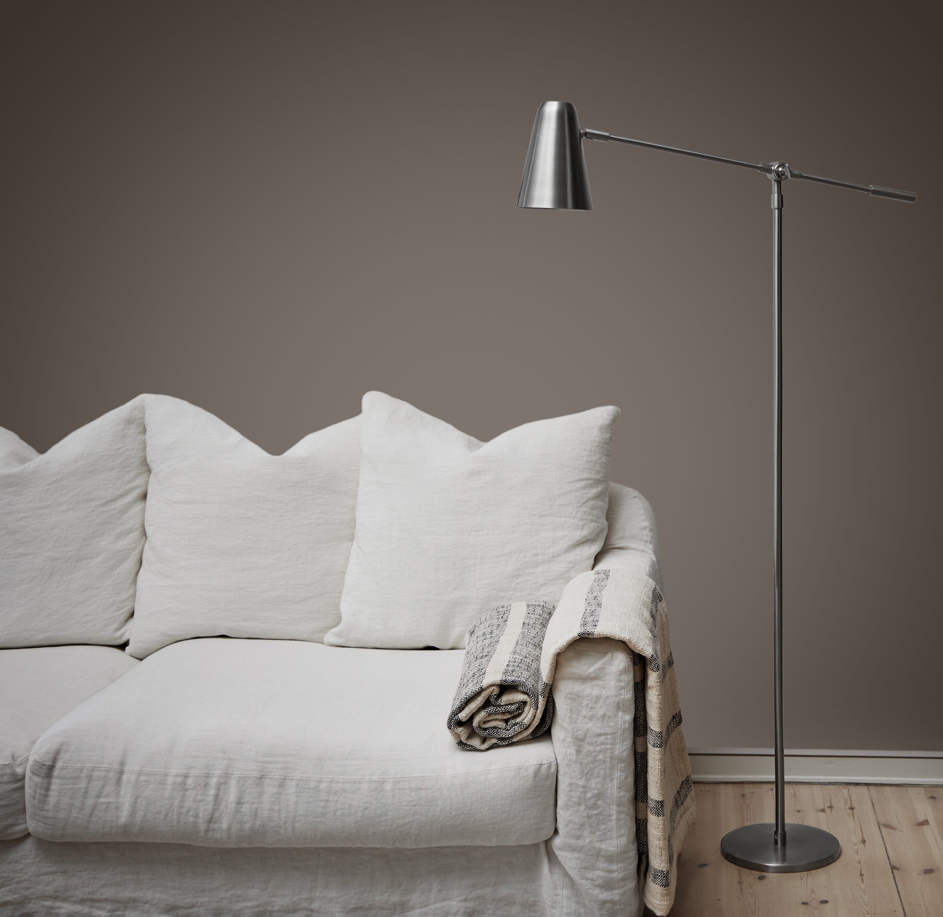 Ramo | Gulvlampe i Mat Stål Ø 25 cm x H 140 cm H. Skjalm P. FINICC