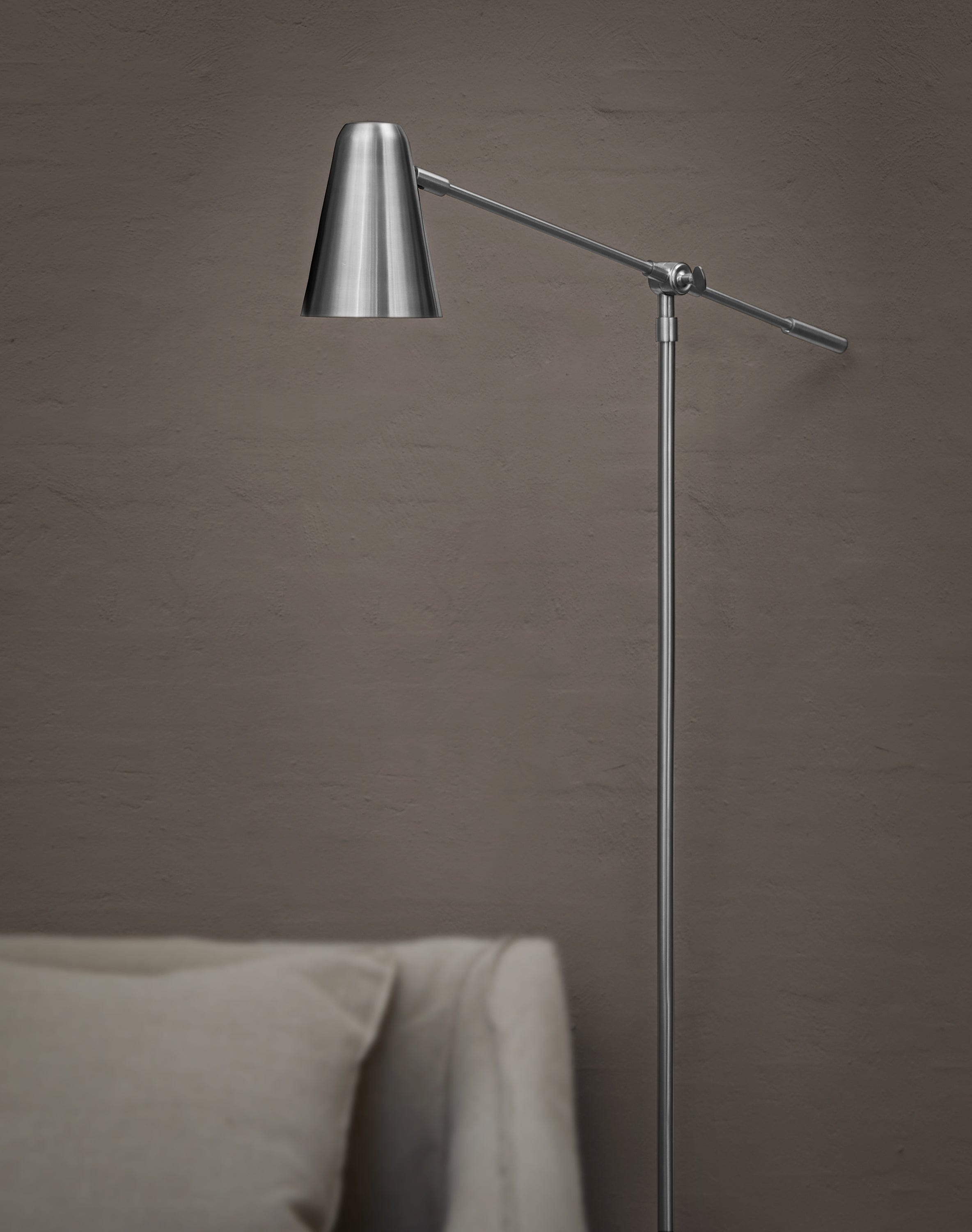 Ramo | Gulvlampe i Mat Stål Ø 25 cm x H 140 cm H. Skjalm P. FINICC