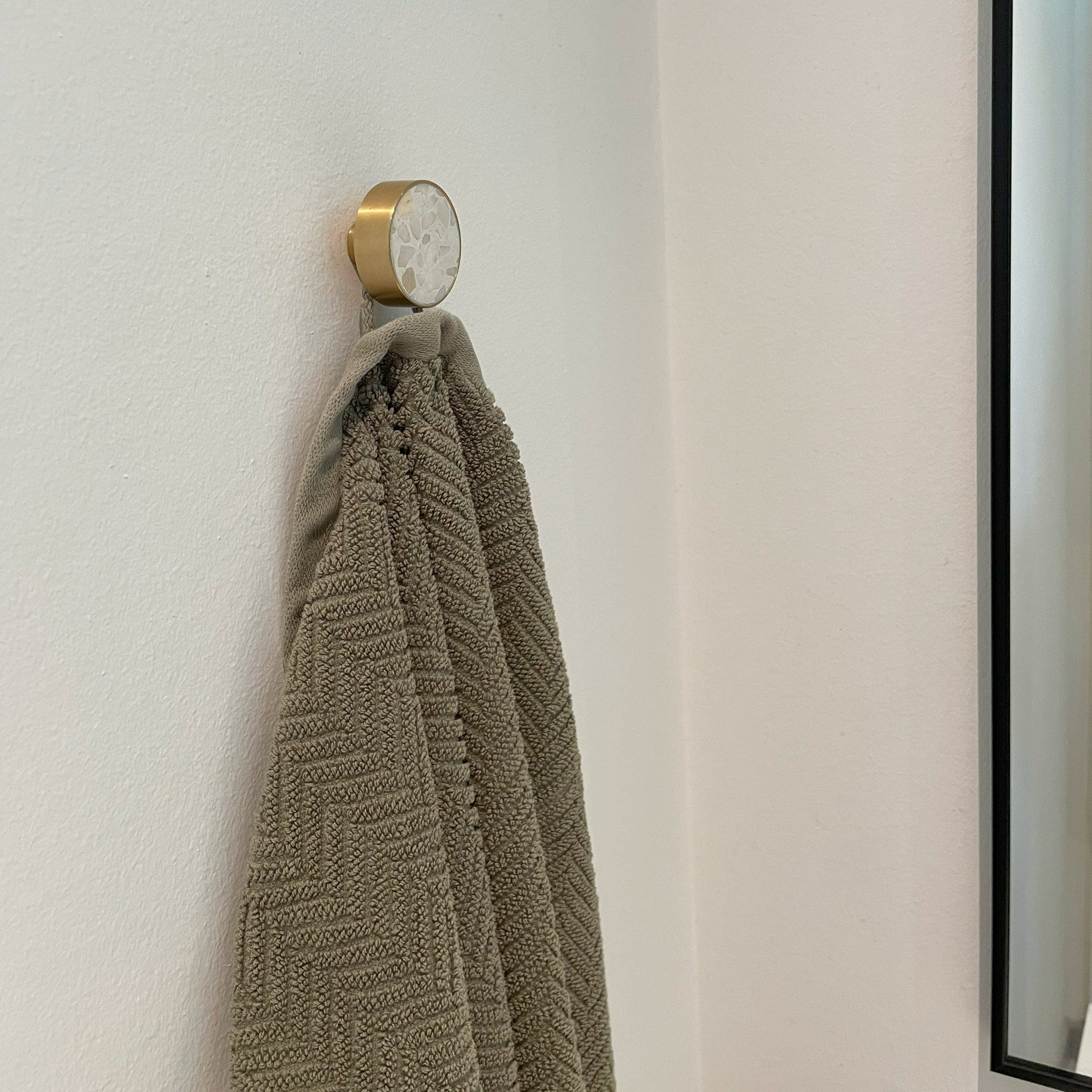 Serenity | Knop/Knage i Messing og Marianna Terrazzo MARBELO FINICC