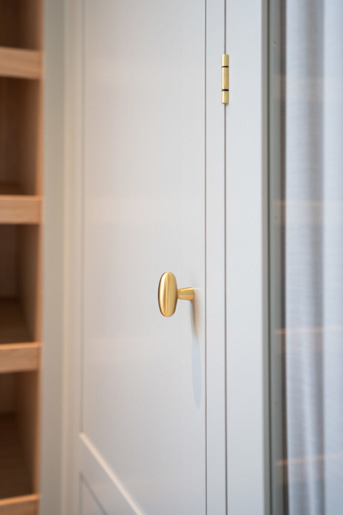 Sture | Knage i Børstet Messing uden Lak Beslag Design FINICC