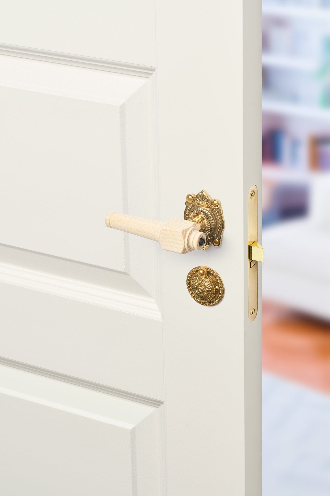 Svanemølle | Dørhåndtag i Asketræ med almue rosetter og nøgleskilte i Blank Messing uden Lak L 111 mm (C/C 30 mm) Sibes SM-AS-1670-MPU FINICC