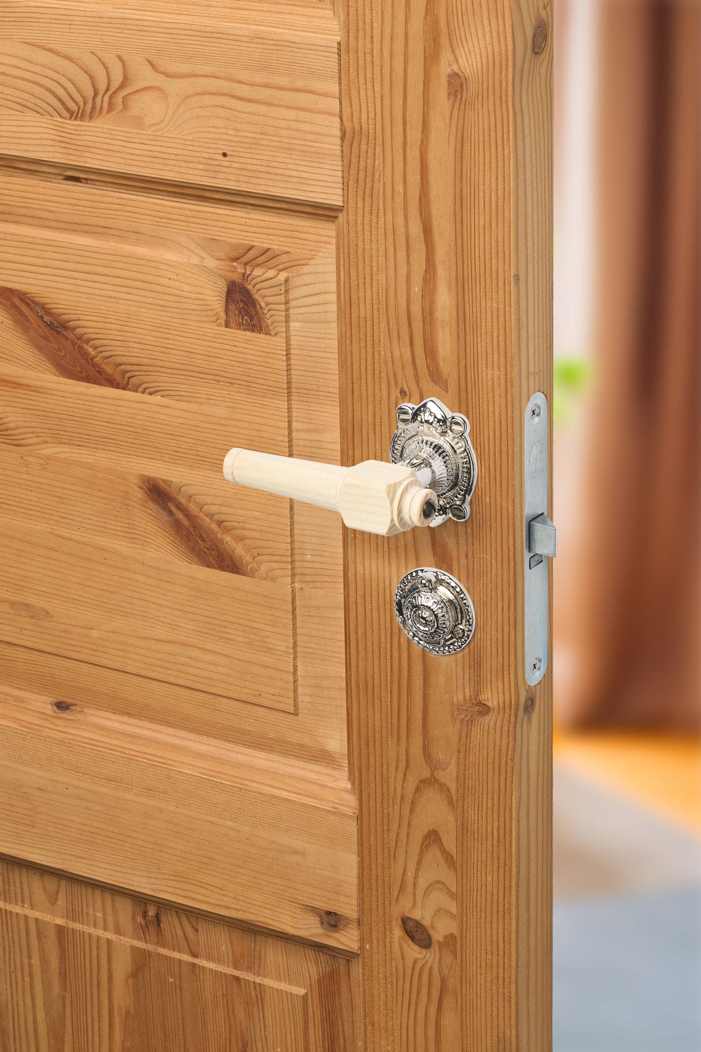 Svanemølle | Dørhåndtag i Asketræ med almue rosetter og nøgleskilte i Blank Nikkel L 111 mm (C/C 30 mm) Sibes SM-AS-1670-NI FINICC