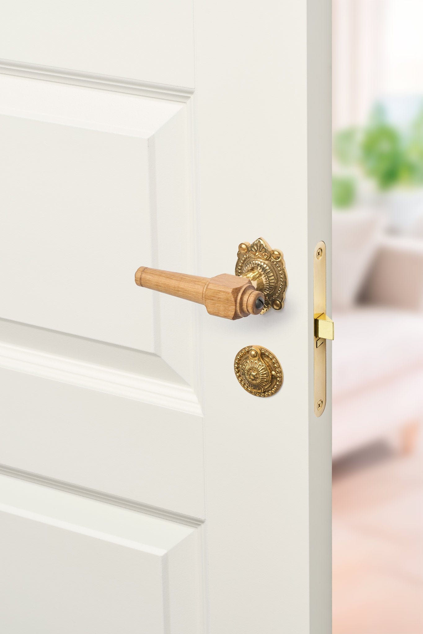 Svanemølle | Dørhåndtag i Egetræ med almue rosetter og nøgleskilte i Blank Messing uden Lak L 111 mm (C/C 30 mm) Sibes SM-EN-1670-MPU FINICC