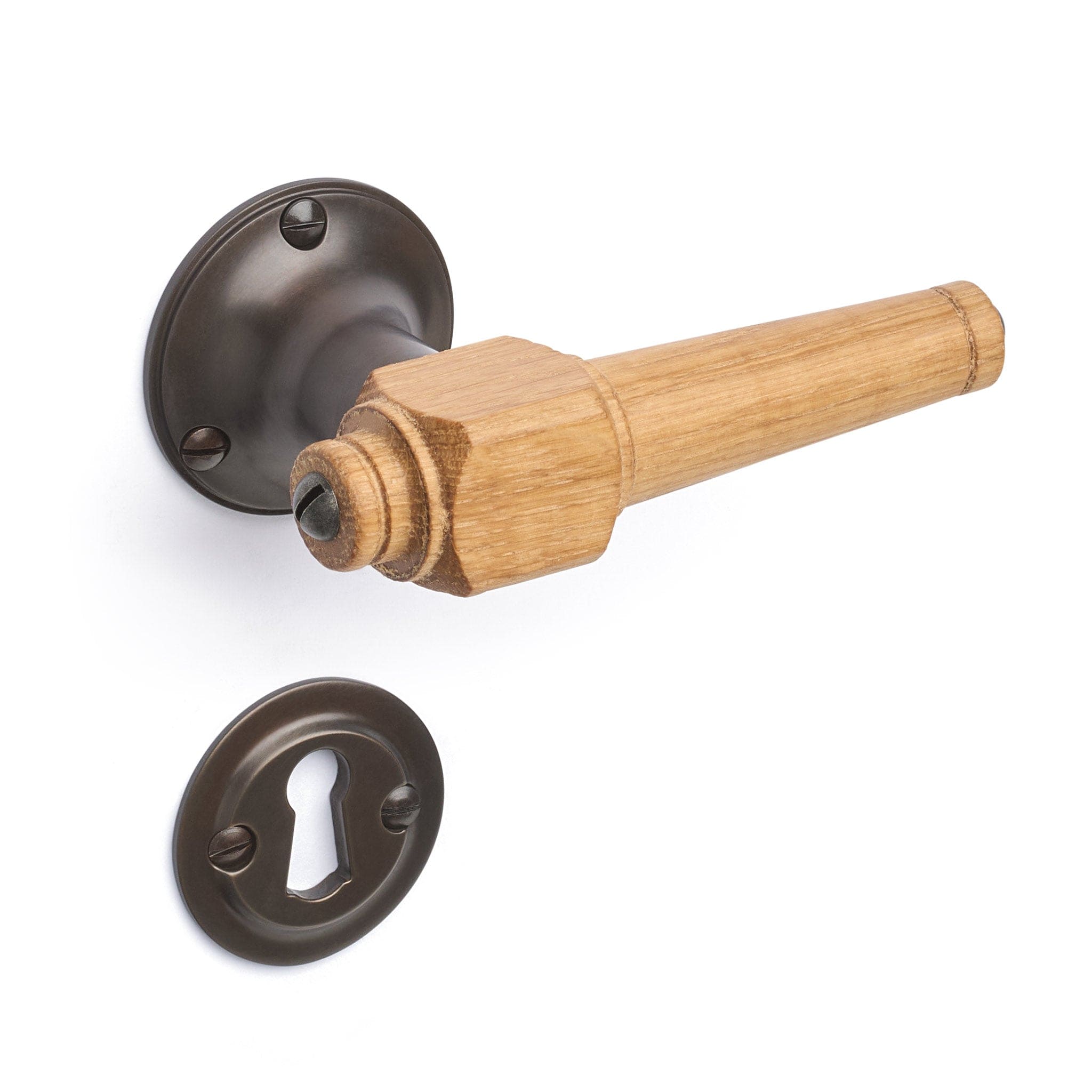 Svanemølle | Dørhåndtag i Egetræ med klassiske rosetter og nøgleskilte i Bruneret Messing L 111 mm (C/C 30 mm) Sibes SM-EN-1770-BB FINICC