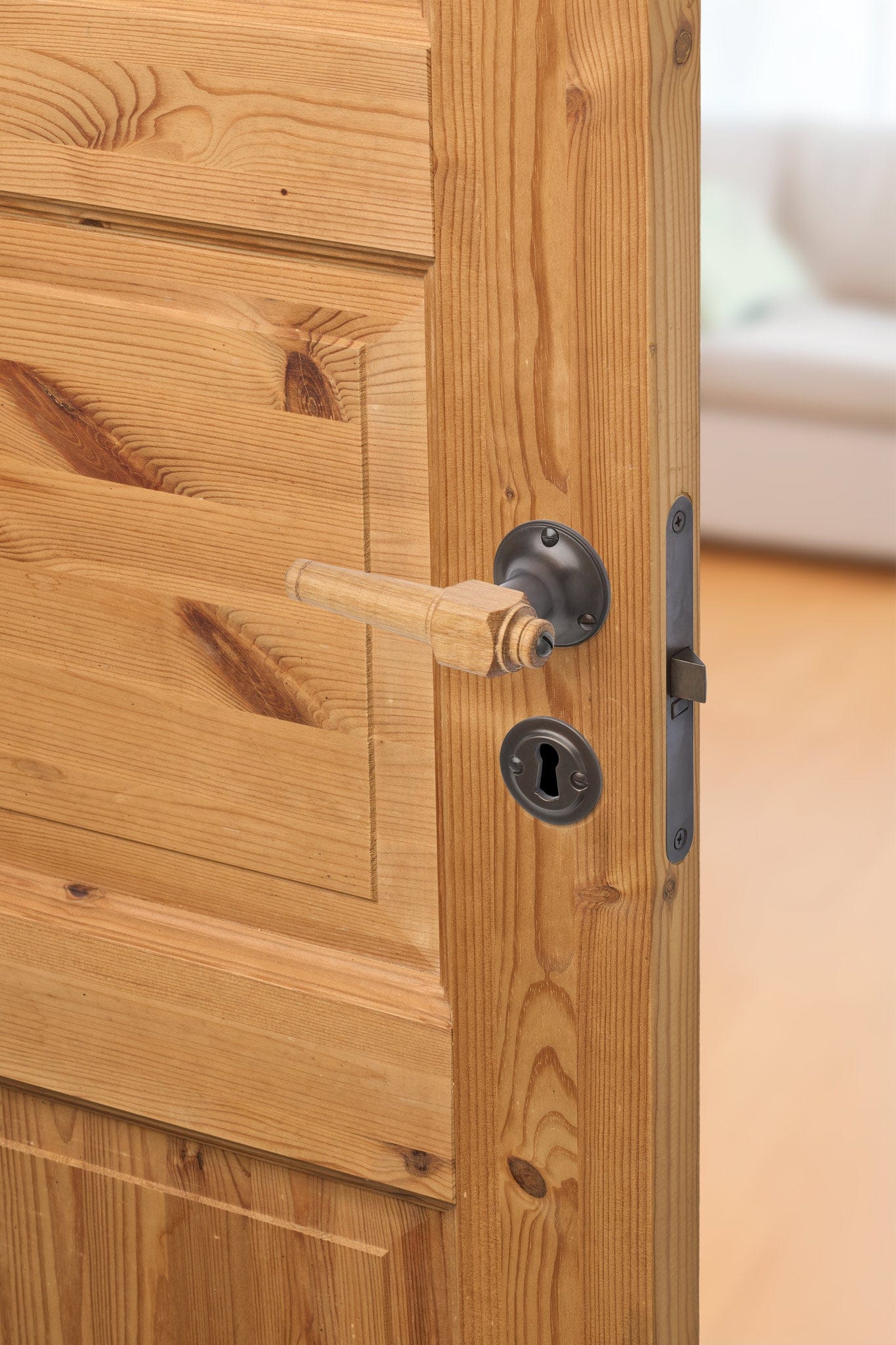 Svanemølle | Dørhåndtag i Egetræ med klassiske rosetter og nøgleskilte i Bruneret Messing L 111 mm (C/C 30 mm) Sibes SM-EN-1770-BB FINICC