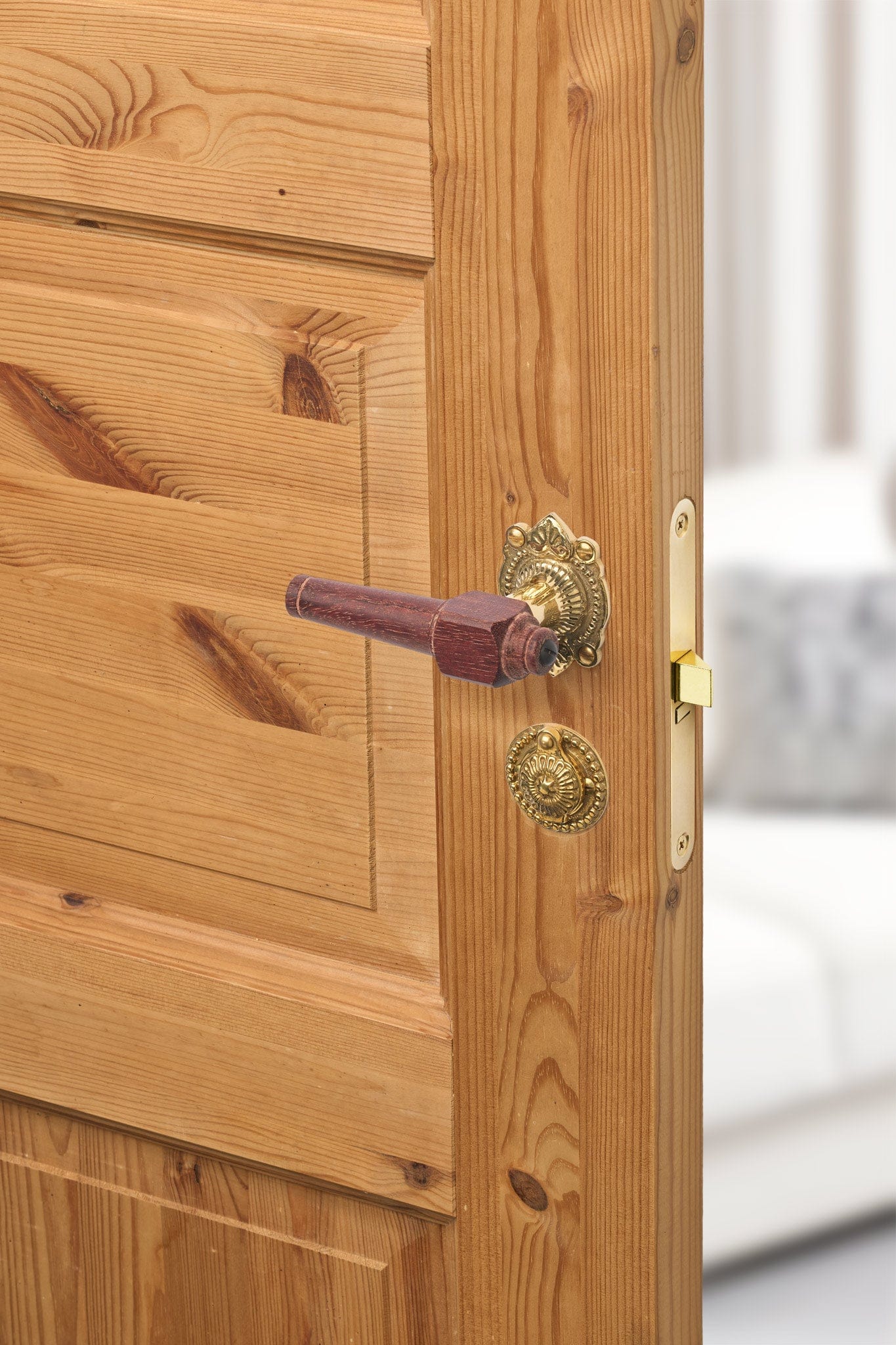 Svanemølle | Dørhåndtag i Mahogni træ med almue rosetter og nøgleskilte i Blank Messing uden Lak L 111 mm (C/C 30 mm) Sibes SM-MA-1670-MPU FINICC