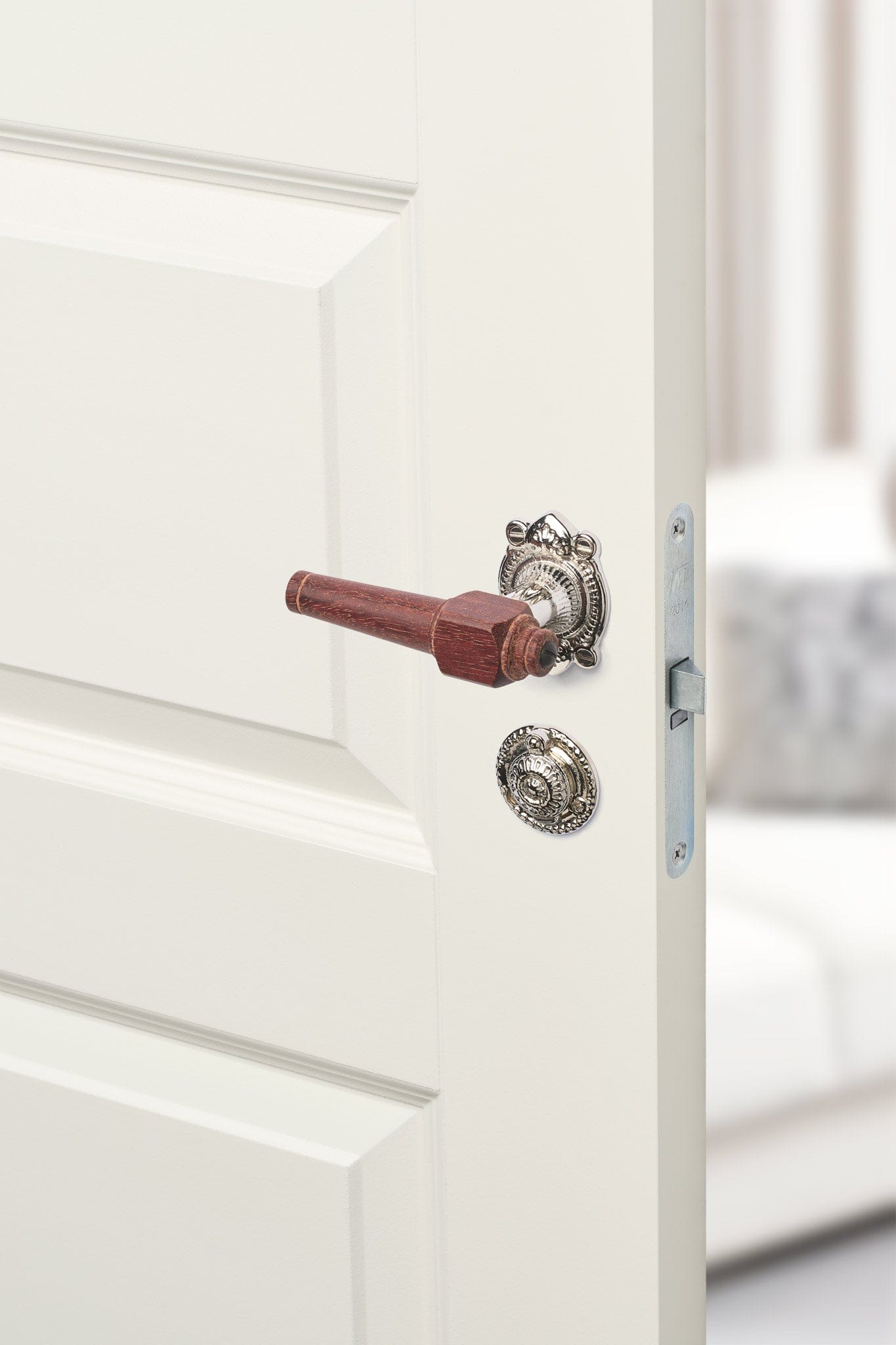 Svanemølle | Dørhåndtag i Mahogni træ med almue rosetter og nøgleskilte i Blank Nikkel L 111 mm (C/C 30 mm) Sibes SM-MA-1670-NI FINICC