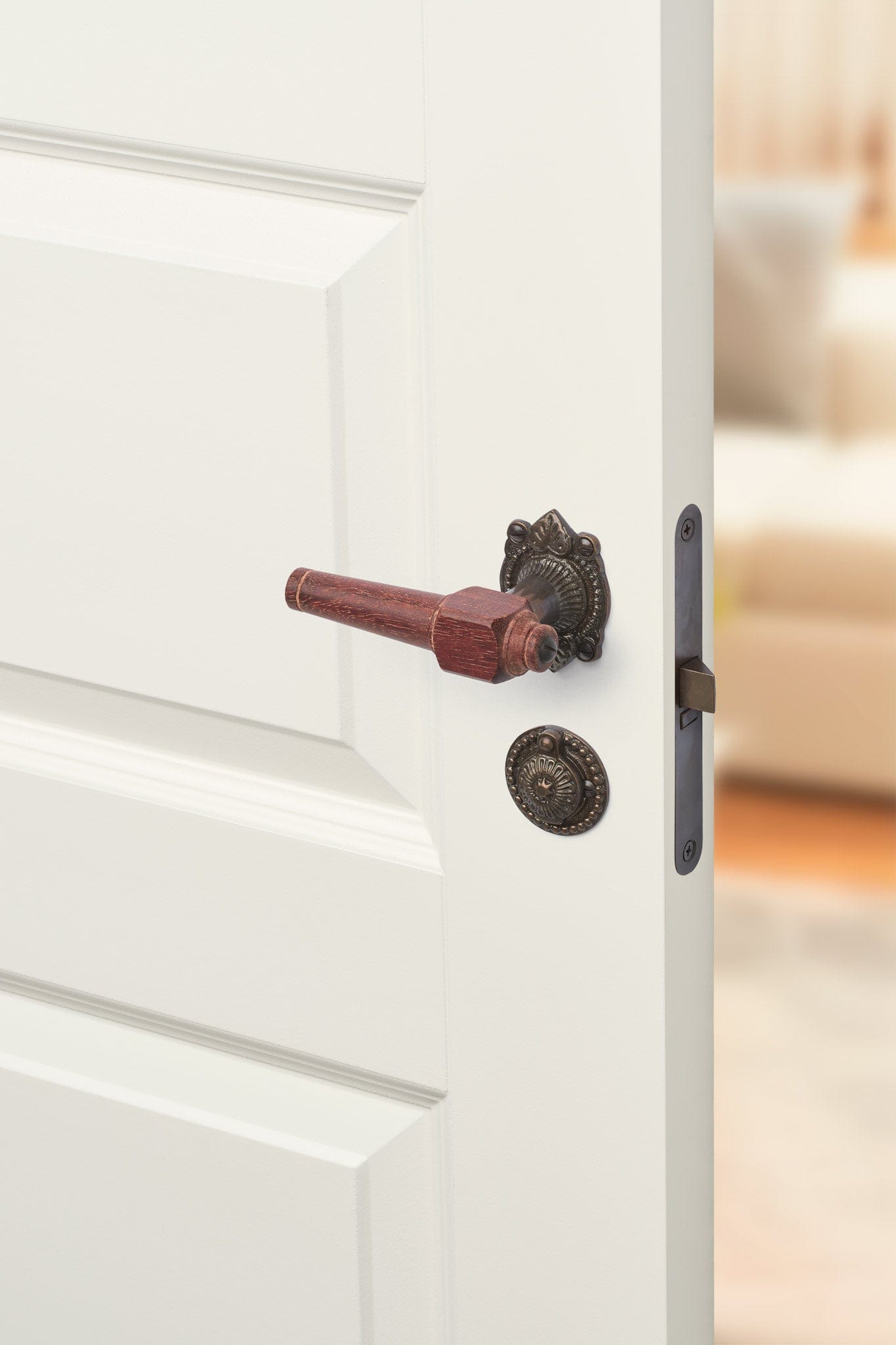 Svanemølle | Dørhåndtag i Mahogni træ med almue rosetter og nøgleskilte i Bruneret Messing L 111 mm (C/C 30 mm) Sibes SM-MA-1670-BB FINICC