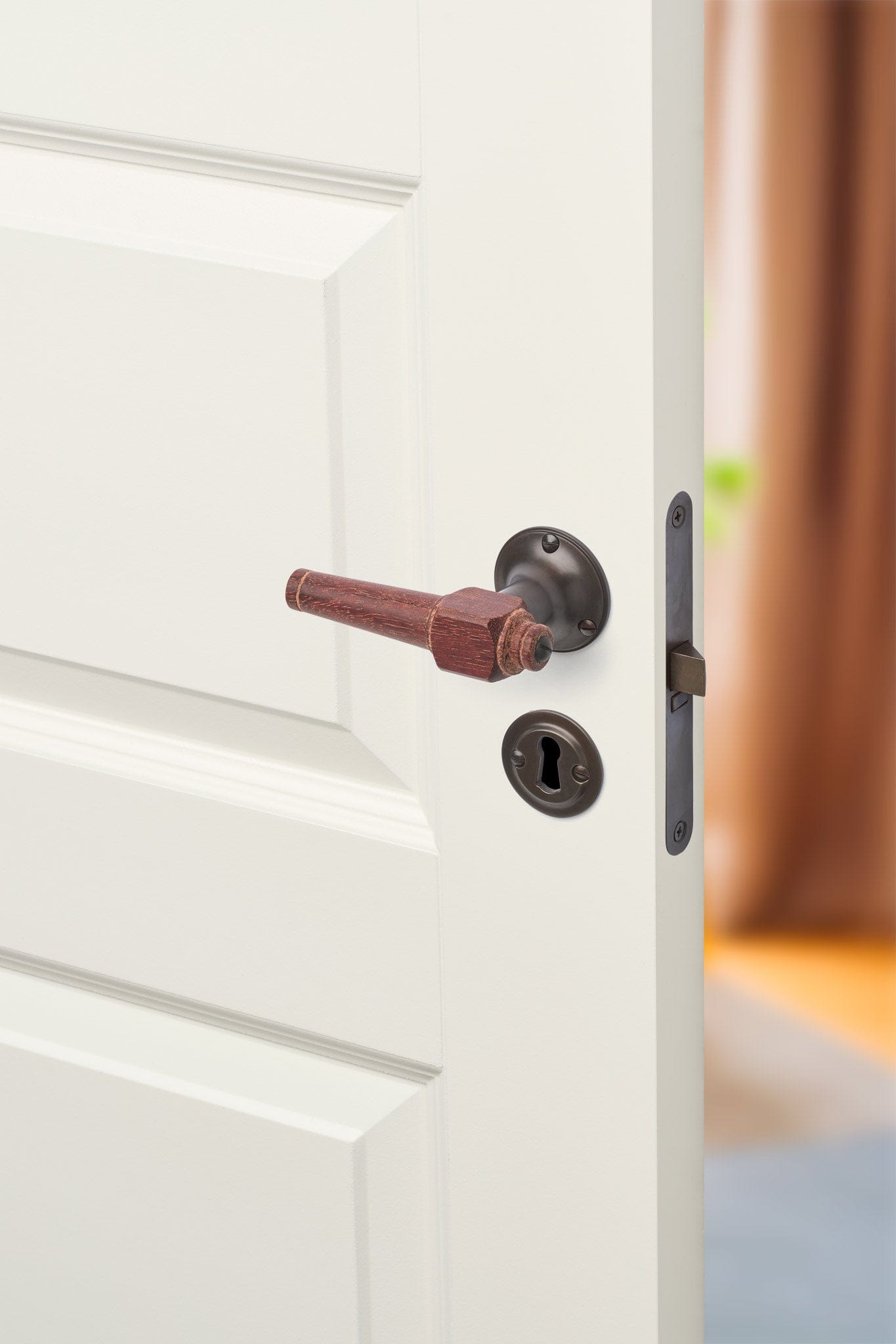 Svanemølle | Dørhåndtag i Mahogni træ med klassiske rosetter og nøgleskilte i Bruneret Messing L 111 mm (C/C 30 mm) Sibes SM-MA-1770-BB FINICC