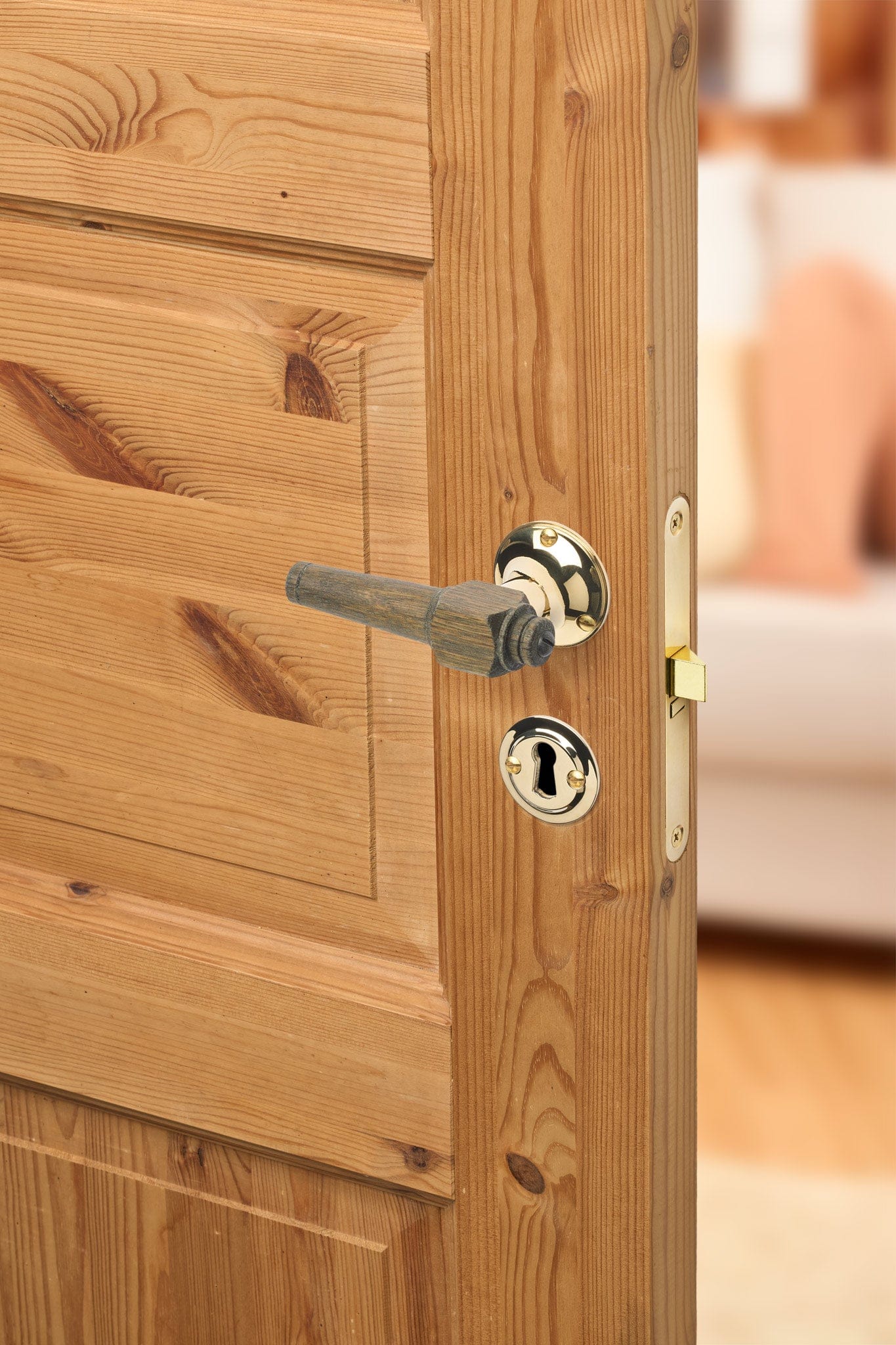 Svanemølle | Dørhåndtag i Røget Eg med klassiske rosetter og nøgleskilte i Blank Messing uden Lak L 111 mm (C/C 30 mm) Sibes SM-ER-1770-MPU FINICC