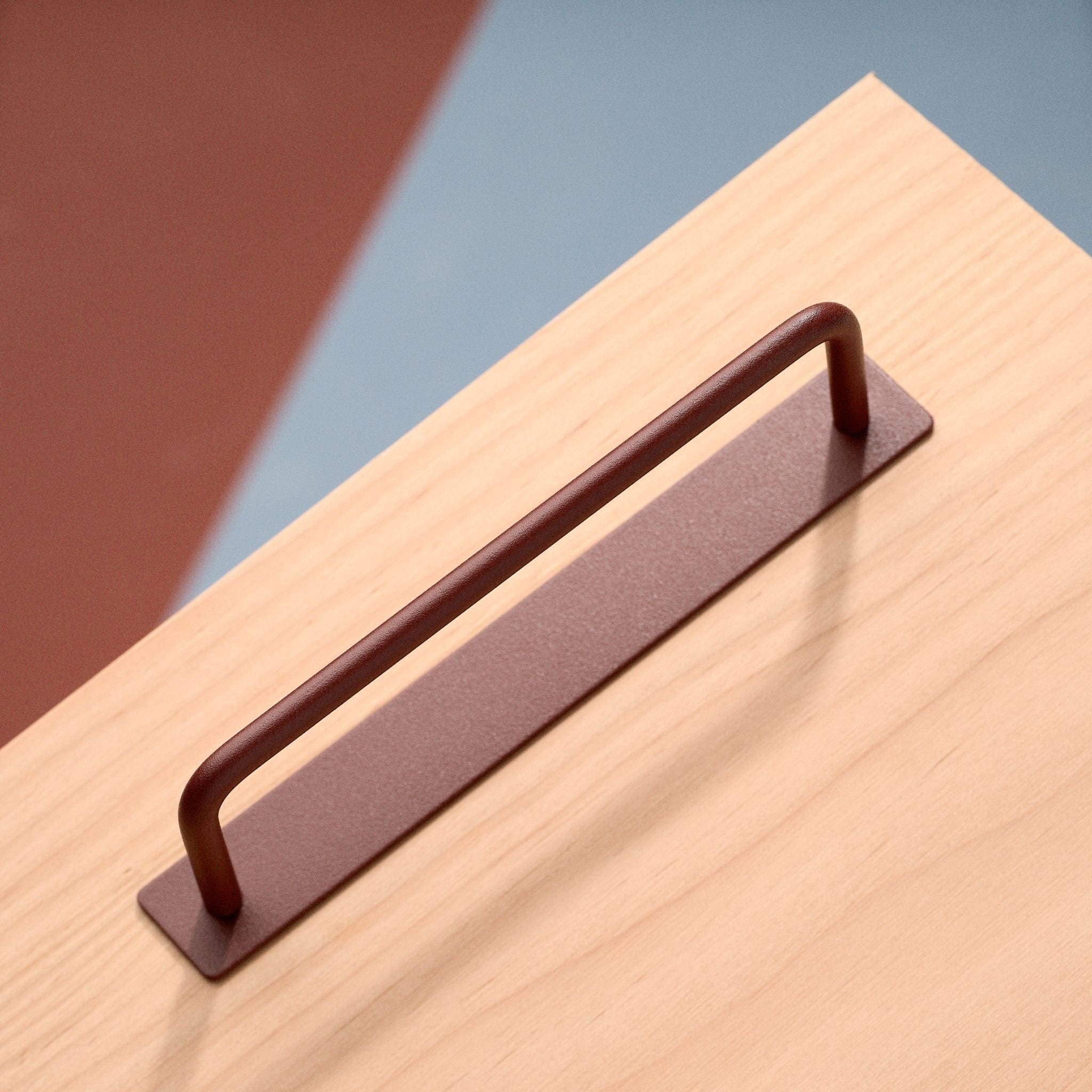 Thread | Greb i Reddish Brown - med løs bagplade L 136 mm (C/C 128 mm) Toniton 401047-11 FINICC