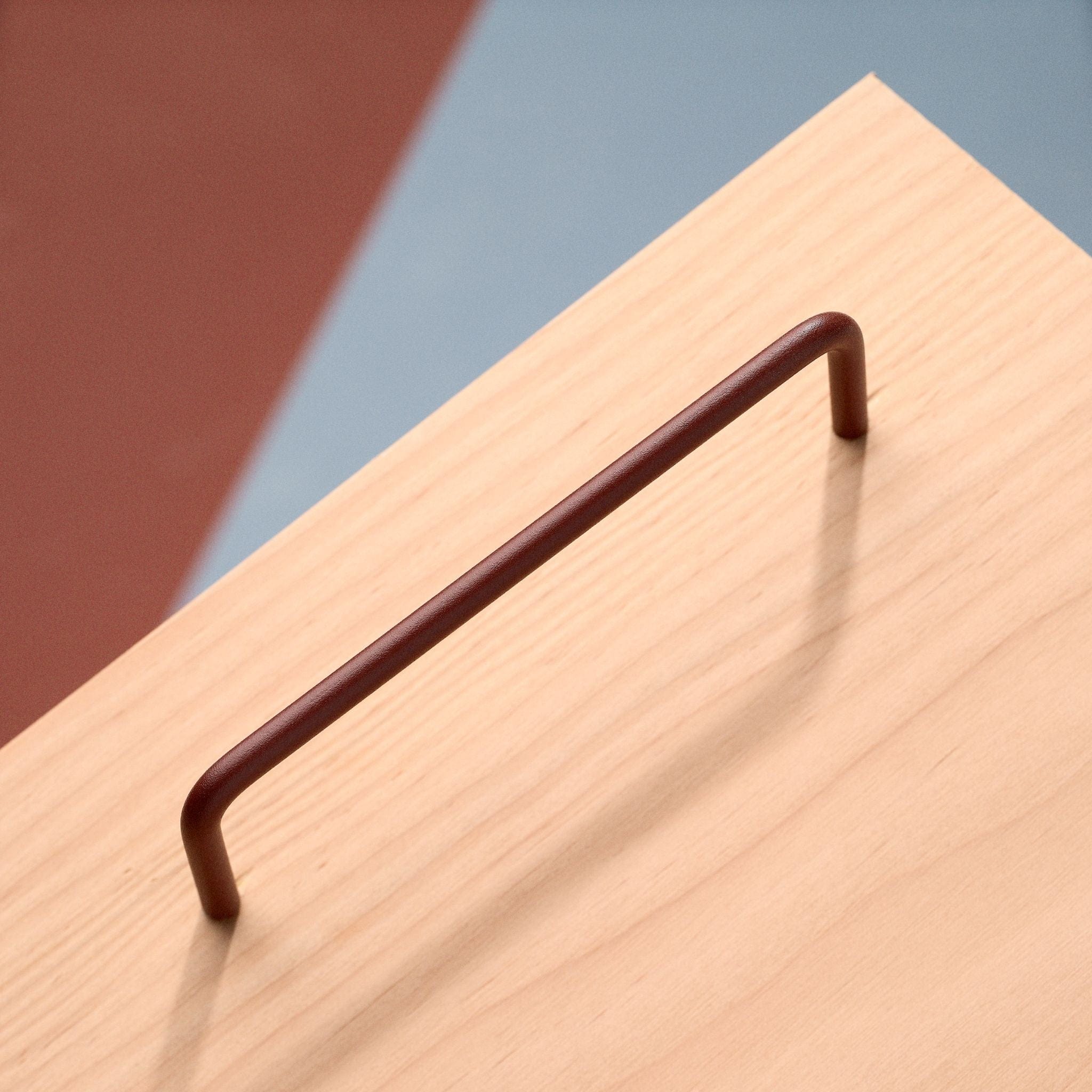 Thread | Greb i Reddish Brown - med løs bagplade L 136 mm (C/C 128 mm) Toniton 401047-11 FINICC