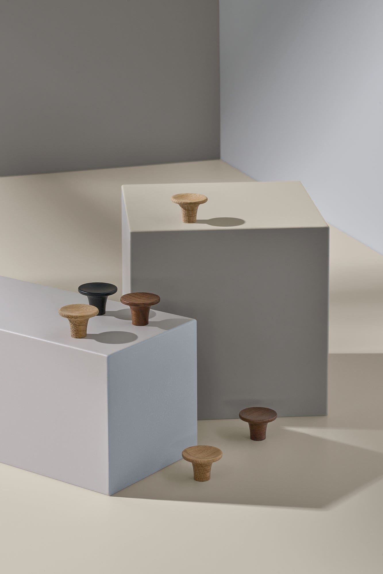 Tuba | Møbelknop eller Knage i Sortbejdset Træ Ø 28 mm x D 19 mm Vonsild VS-109120028-994 FINICC