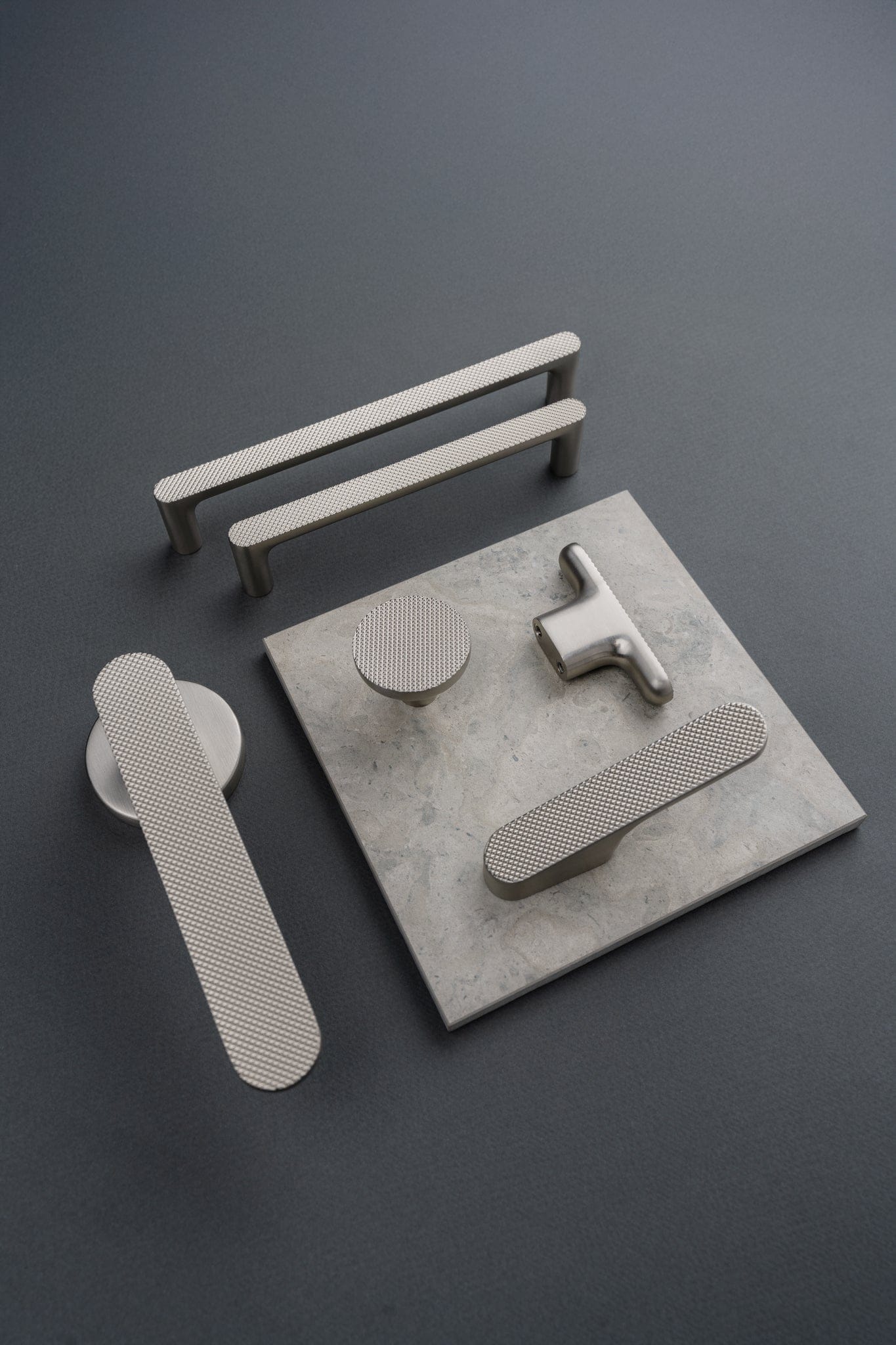 Vibe Grip | Dørhåndtag i Børstet Rustfrit Stål Finish Beslag Design 752036-41 FINICC