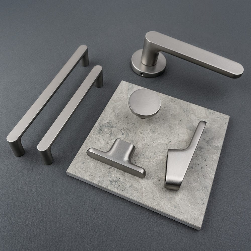 Vibe Plain | Dørhåndtag i Børstet Rustfrit Stål Finish Beslag Design 752031-41 FINICC