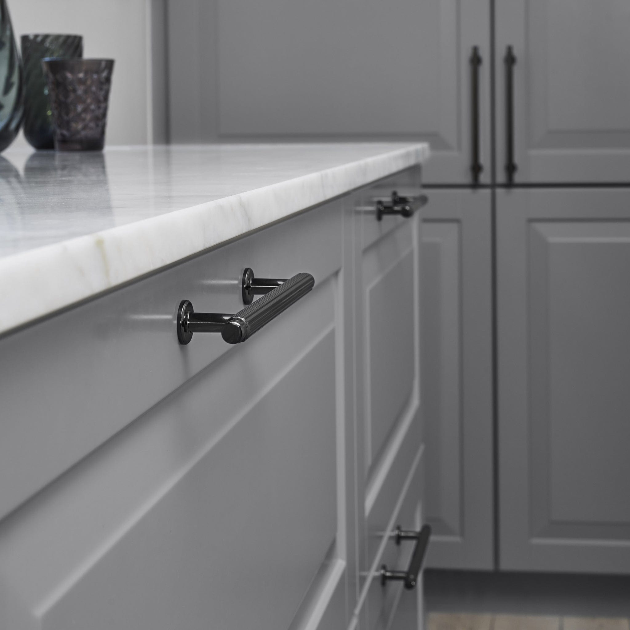 Villa | Greb i Sort Nikkel Furnipart FINICC
