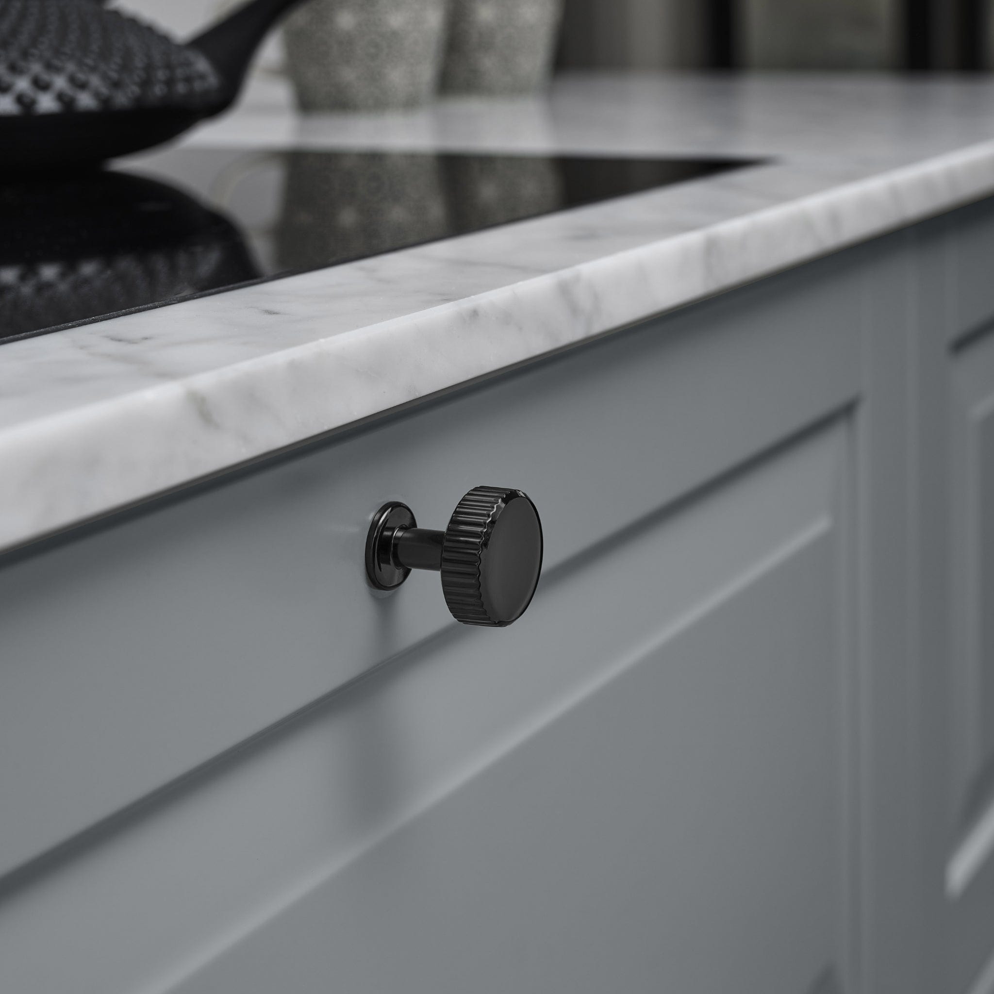 Villa Round | Knop i Sort Nikkel Ø 30 mm x D 20 mm Furnipart FINICC