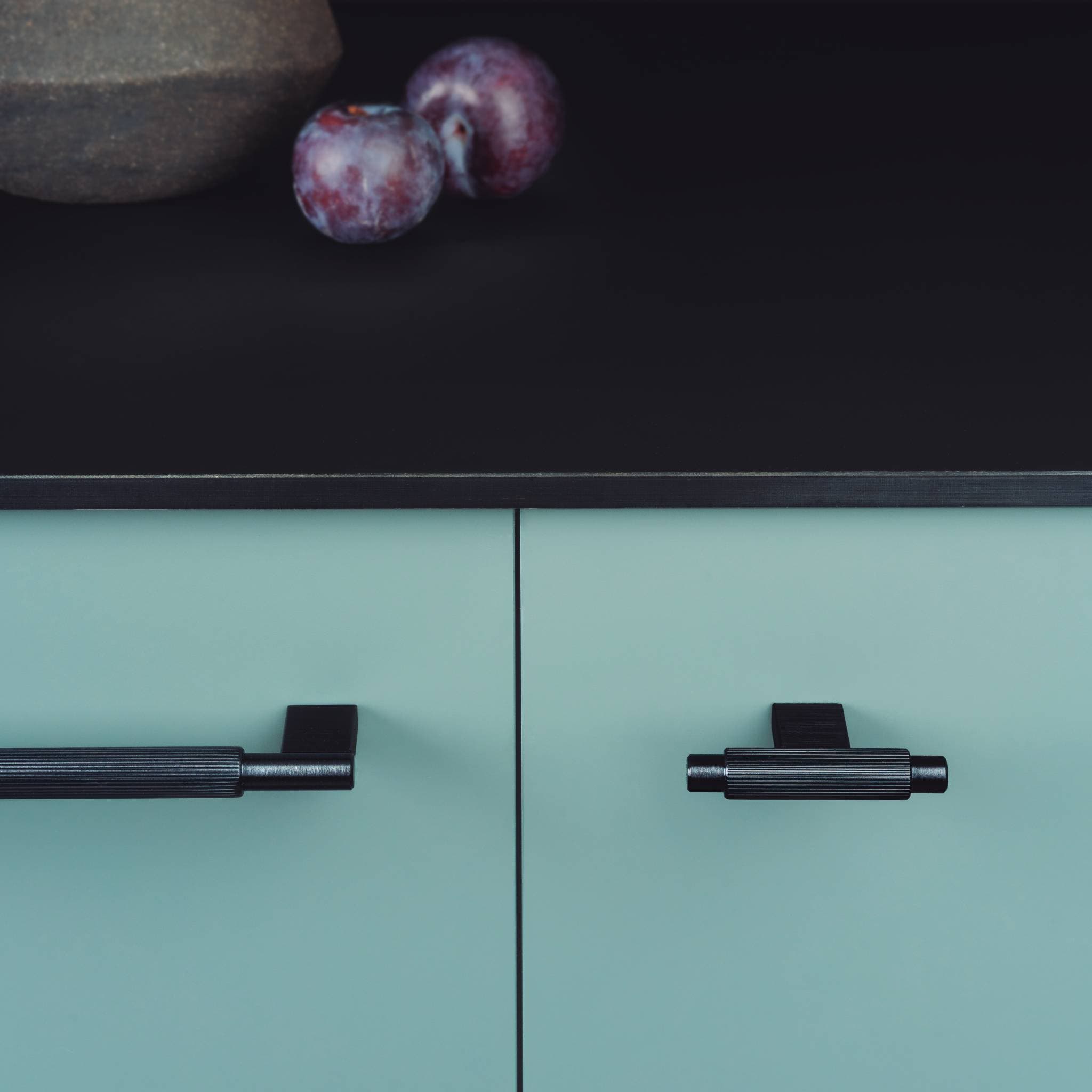 Arpa T Back | Greb/Knop i Rustfrit Stål Finish med bagplade L 70 mm x D 37 mm Viefe VF-0588070L24 FINICC