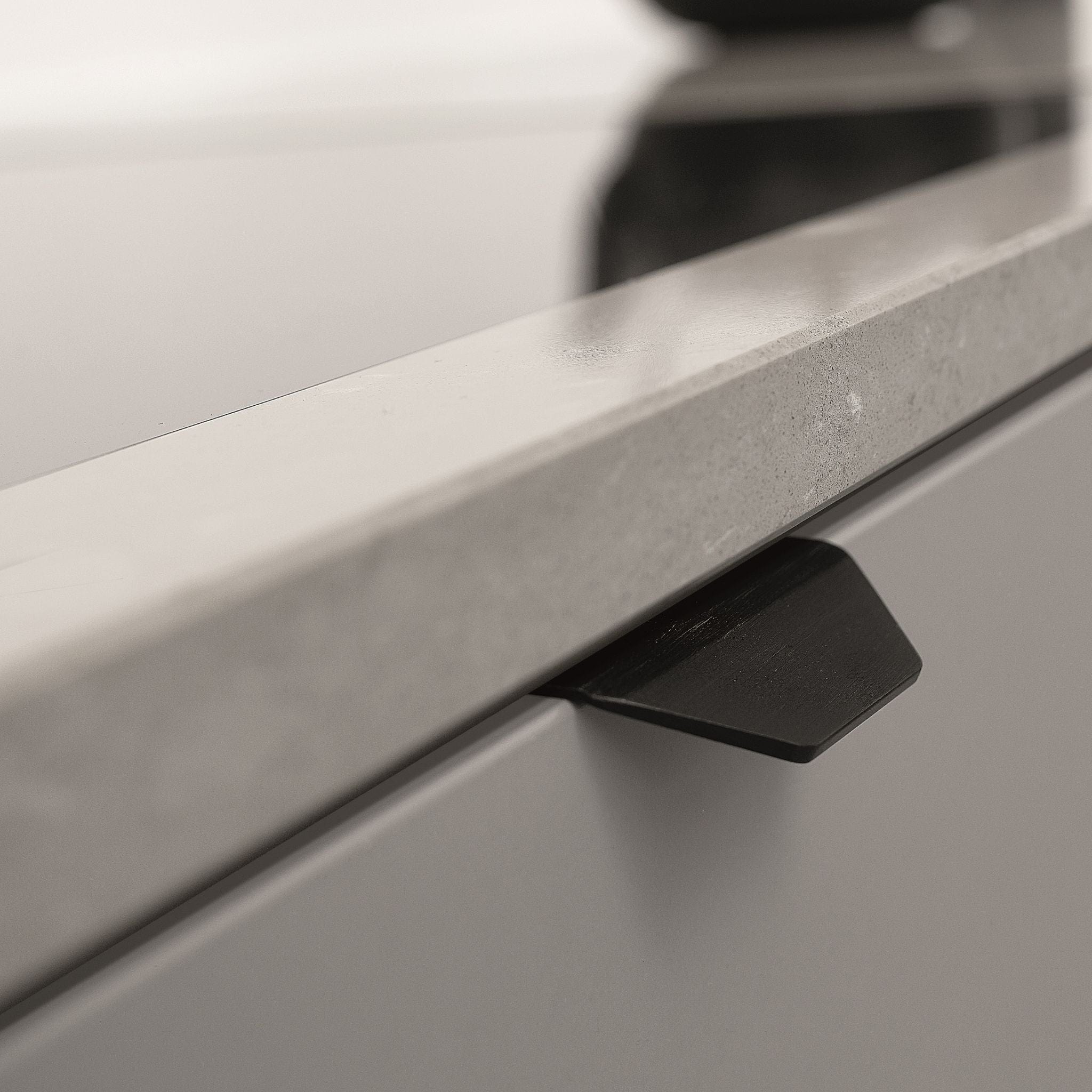 Blaze 2 | Greb i Børstet Mat Sort Furnipart FINICC