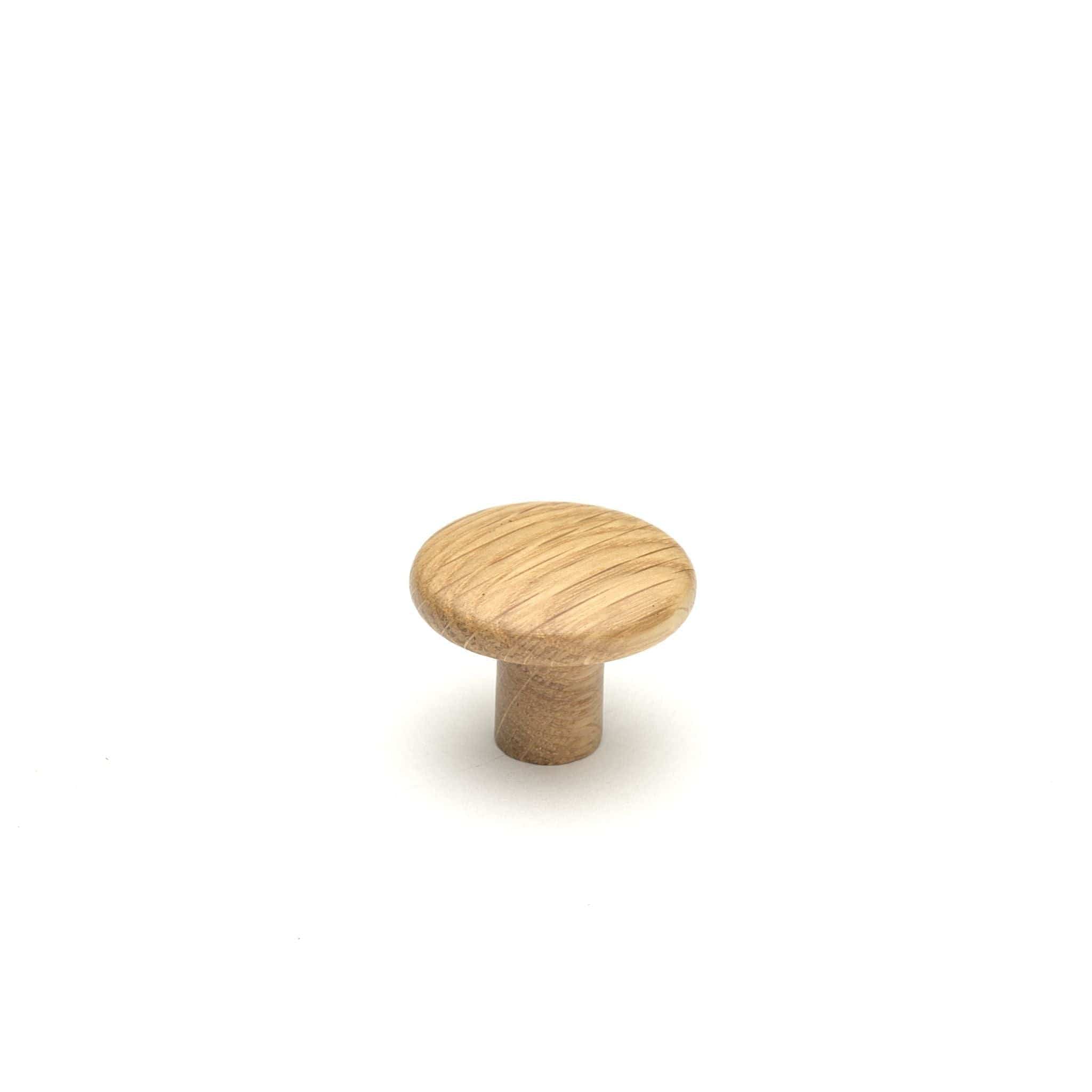 Brutus | Møbelknop eller Knage i Lakeret Eg Ø 32 mm x D 25 mm Vonsild FINICC