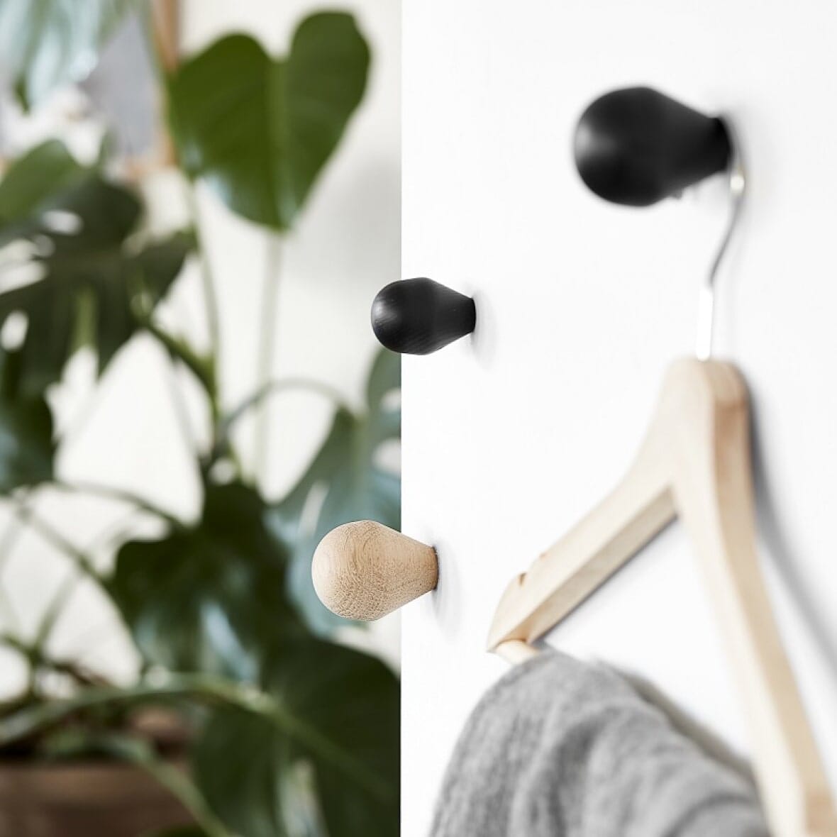 Buoy | Møbelknop eller Knage i Sortbejdset Træ The Oak Men FINICC