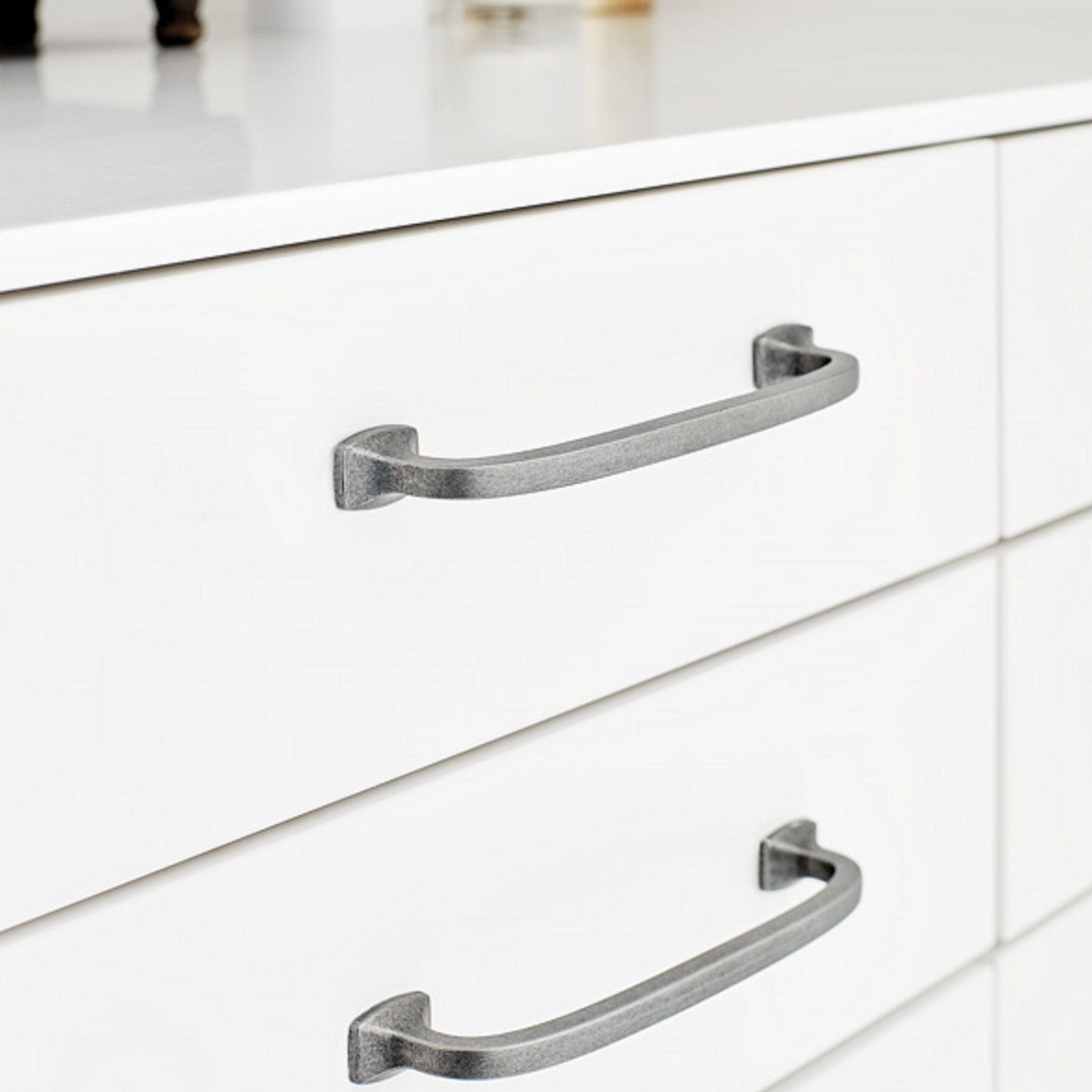 Classic | Greb i Antik Grå L 186 mm (C/C: 160 mm) Furnipart FINICC